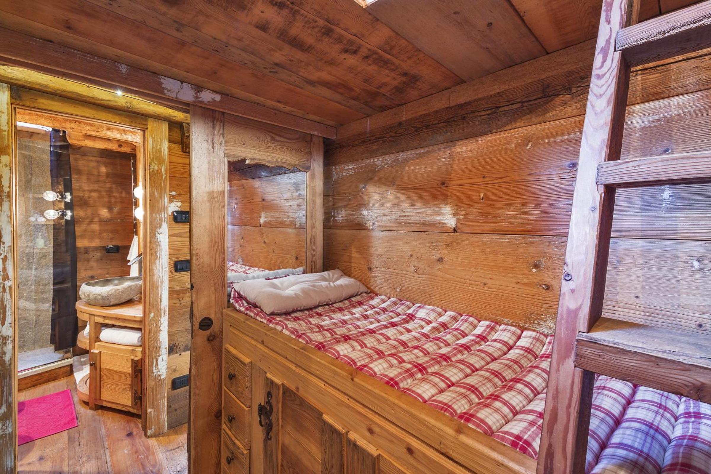 Deluxe One-Bedroom Apartment - Split Level  photo 1