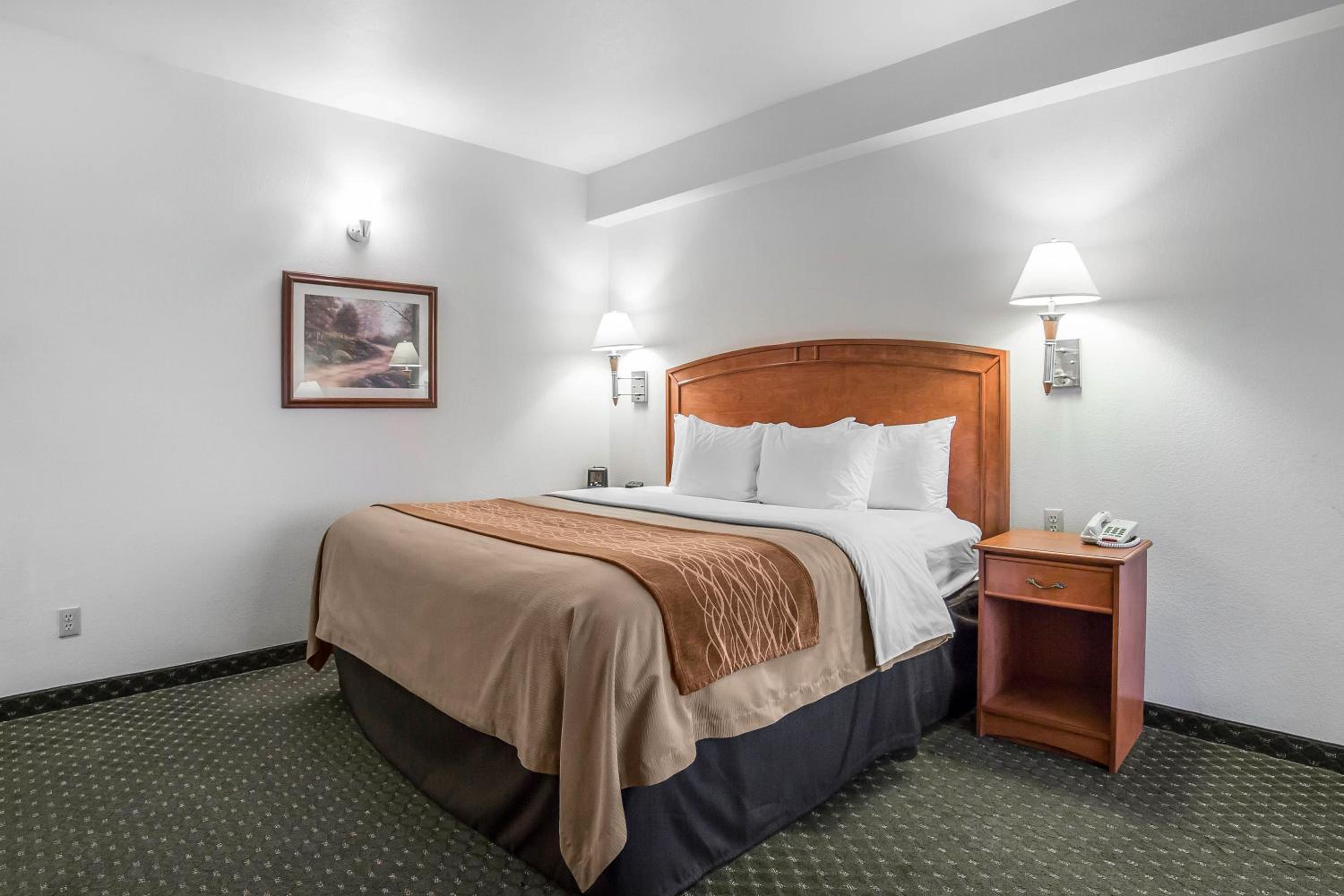 King Room - Non-Smoking - Photo 3