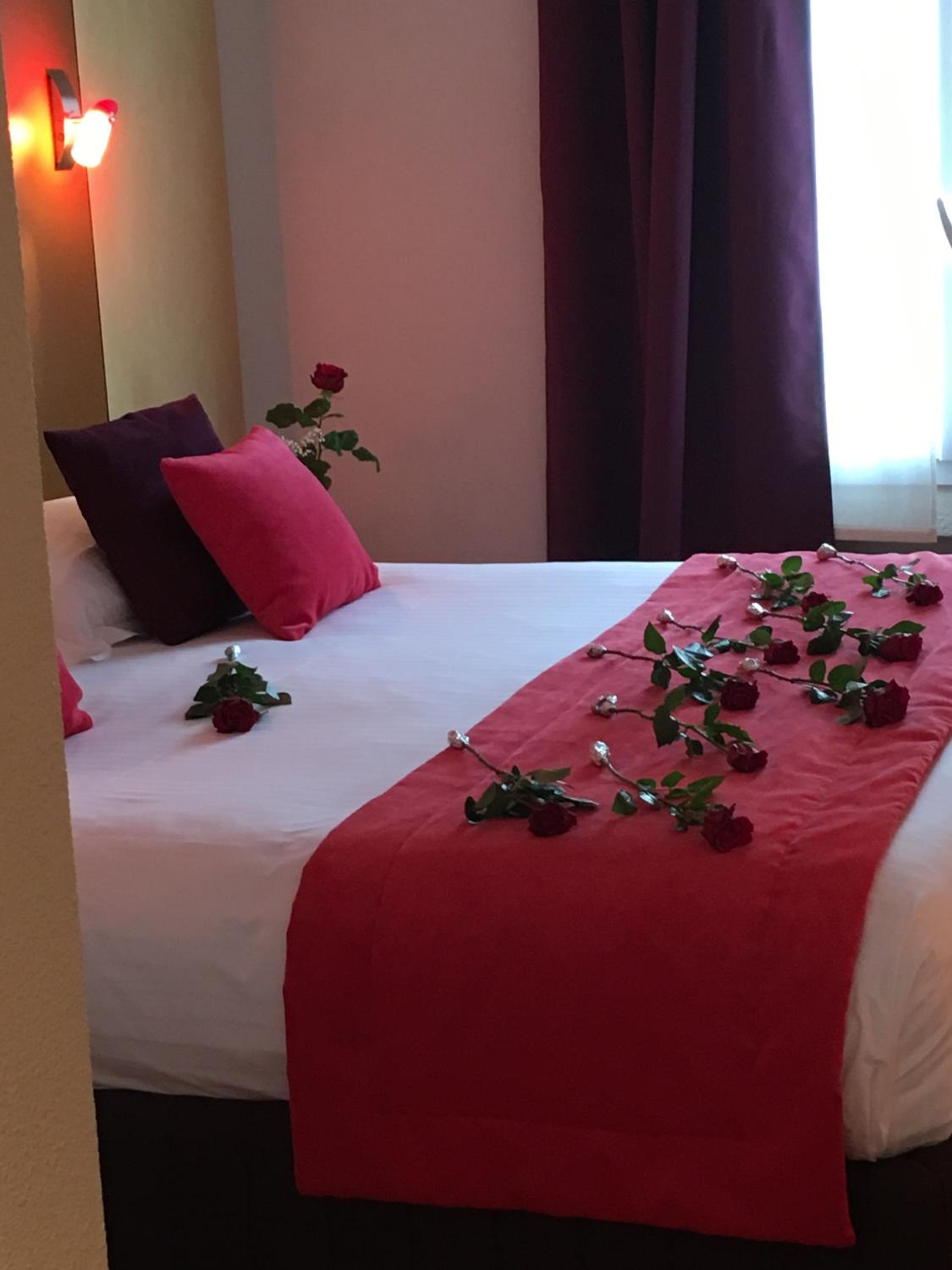 Superior King Room - Non-Smoking - Photo 6