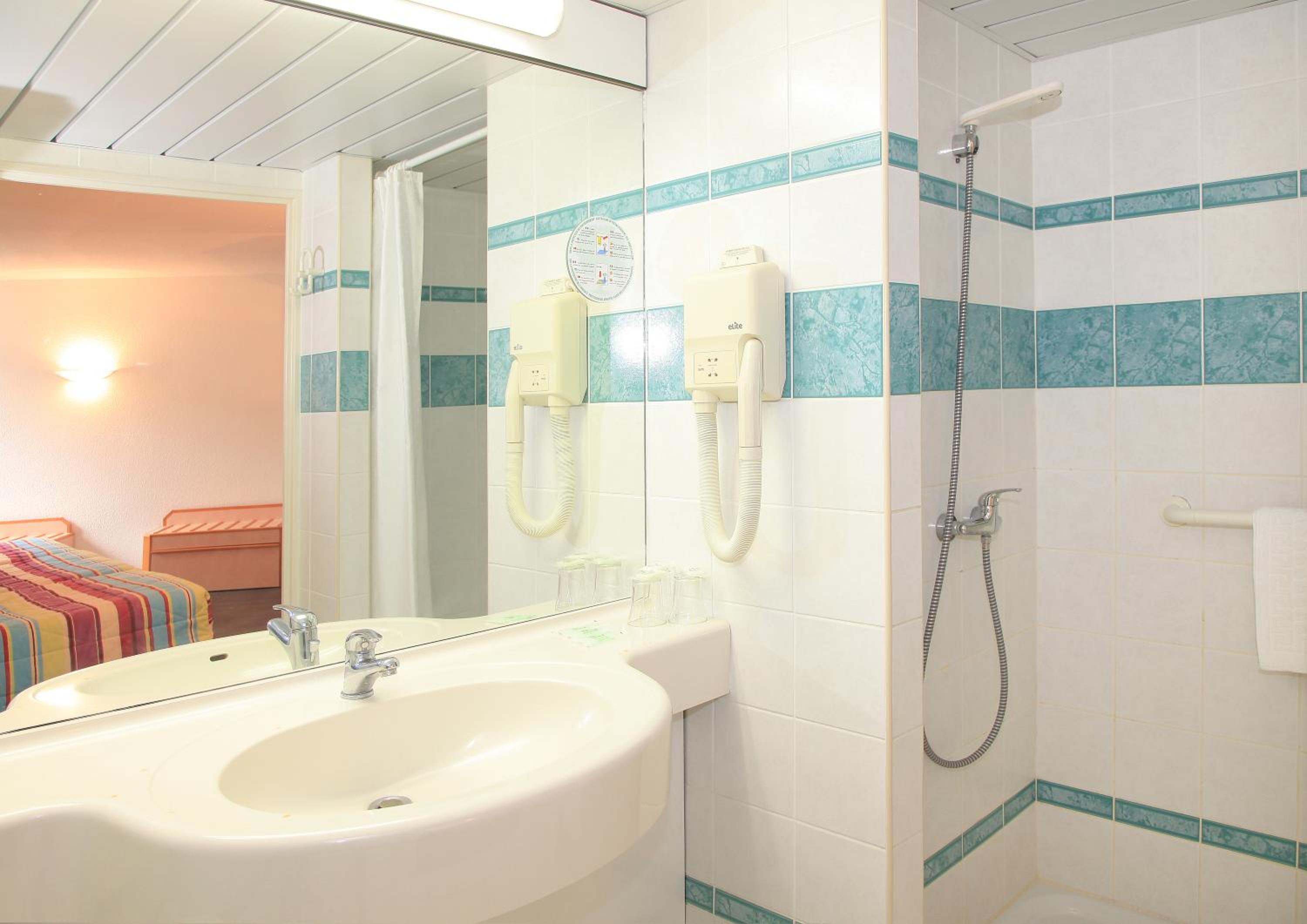 Double Room - Photo 8