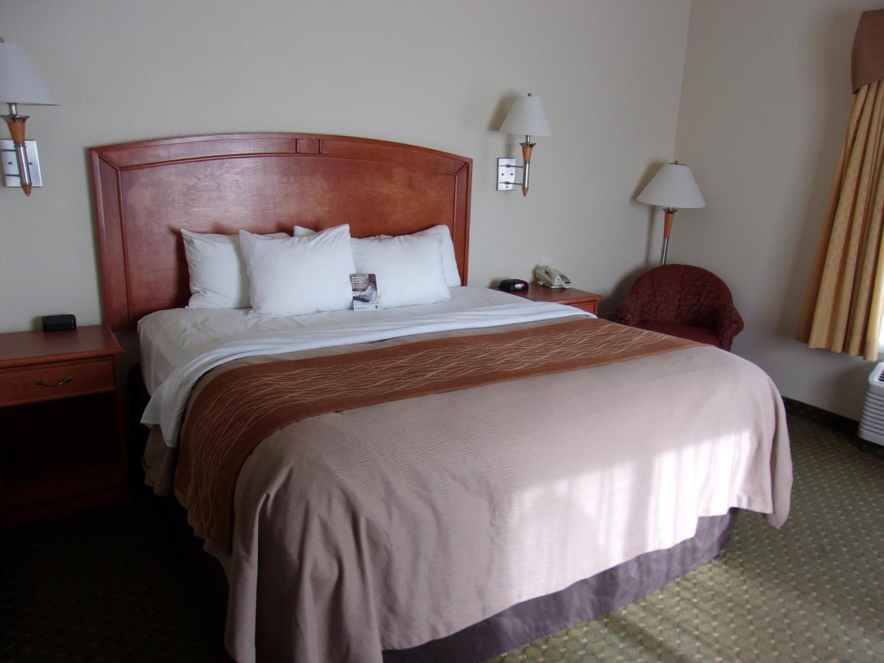 King Room - Non-Smoking - Photo 4