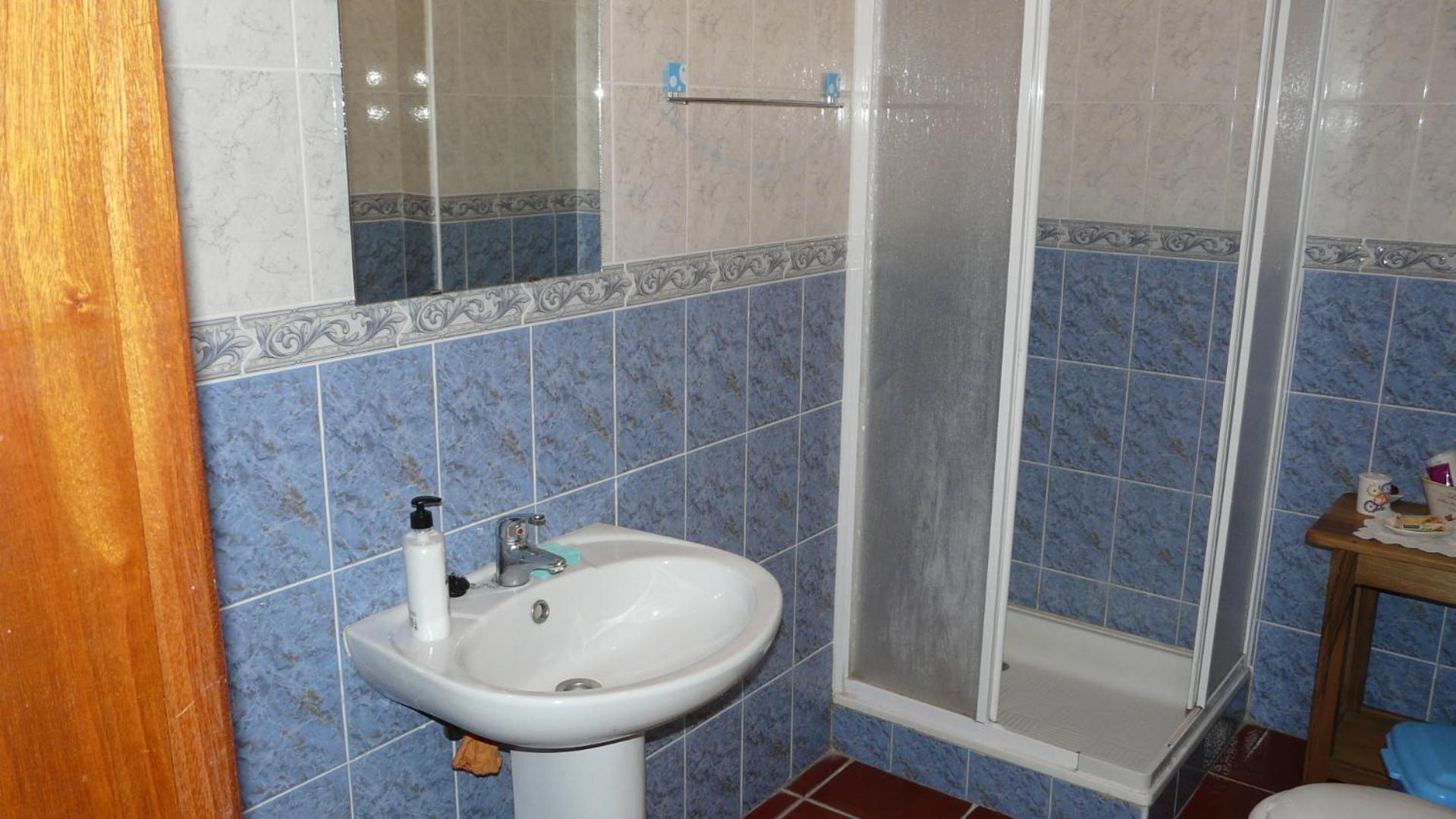 Standard Twin Room - Photo 2