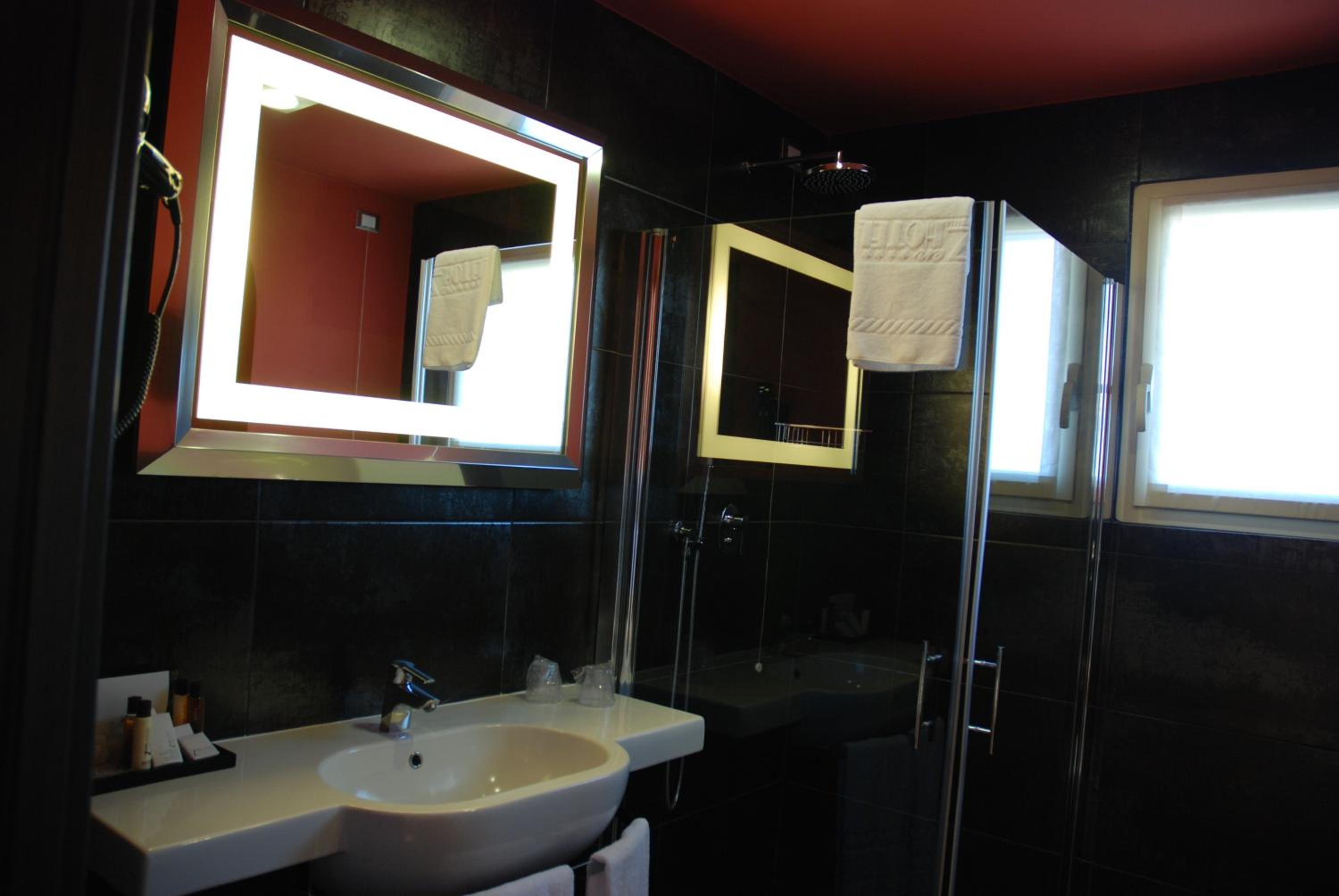 Quadruple Room - Photo 2