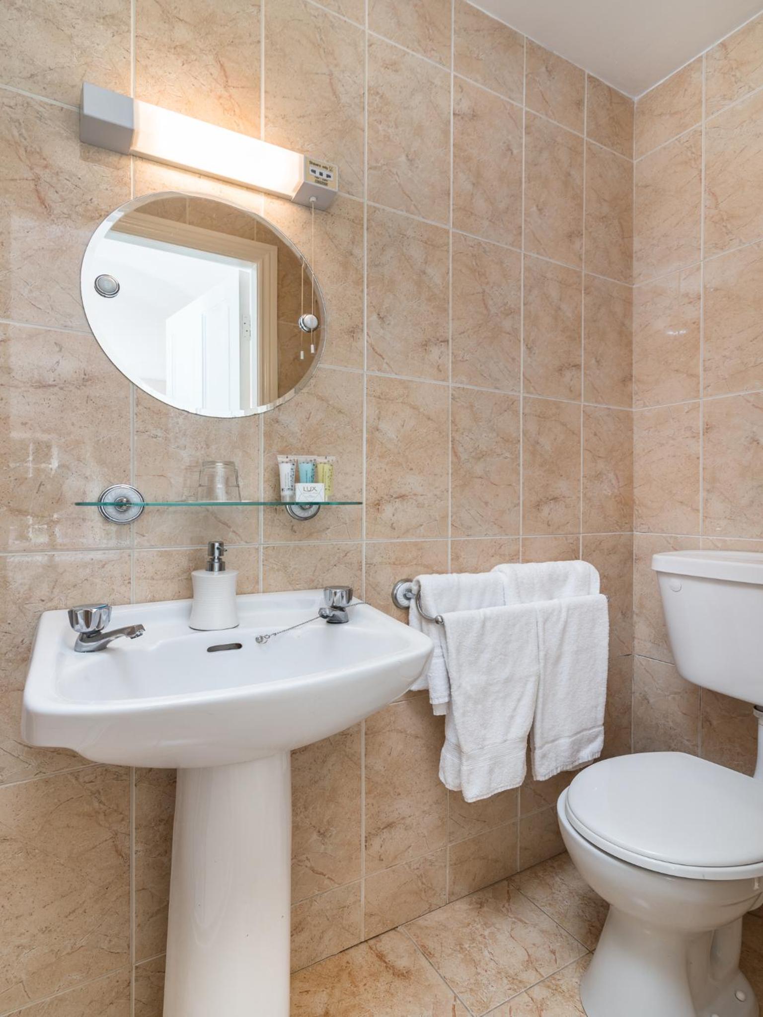 Twin Room - Photo 2
