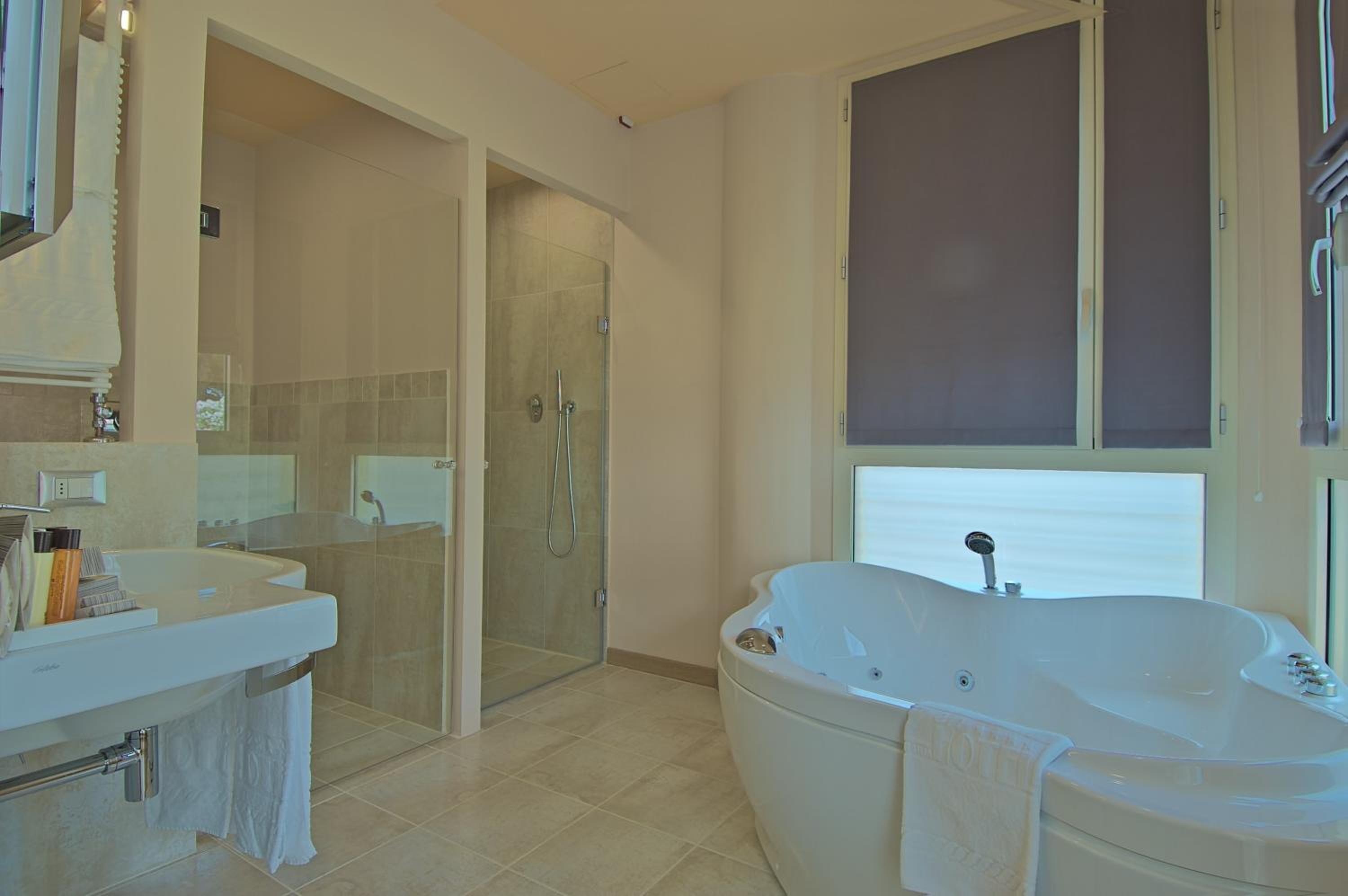 Suite - Photo 7