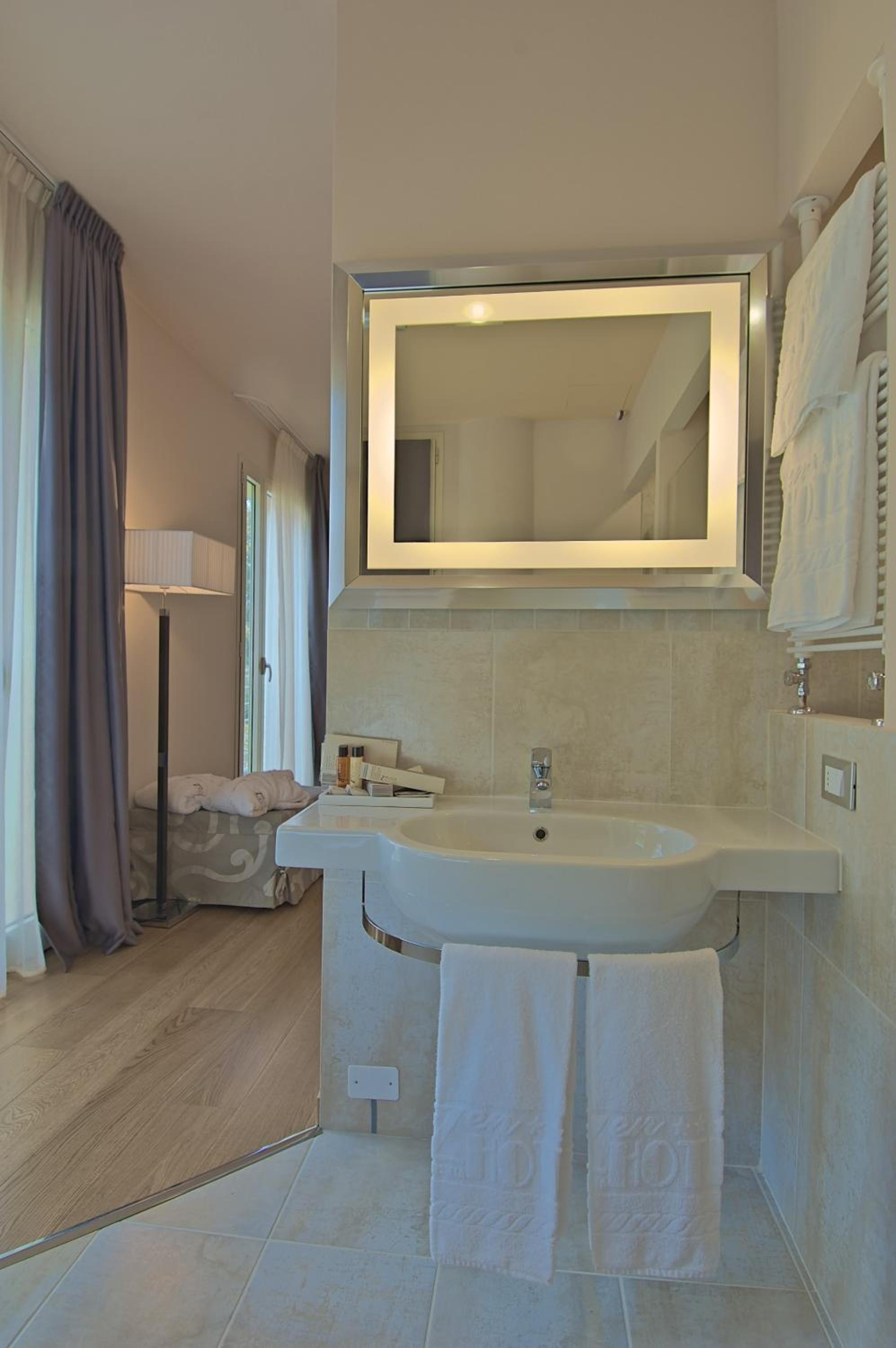 Suite - Photo 2