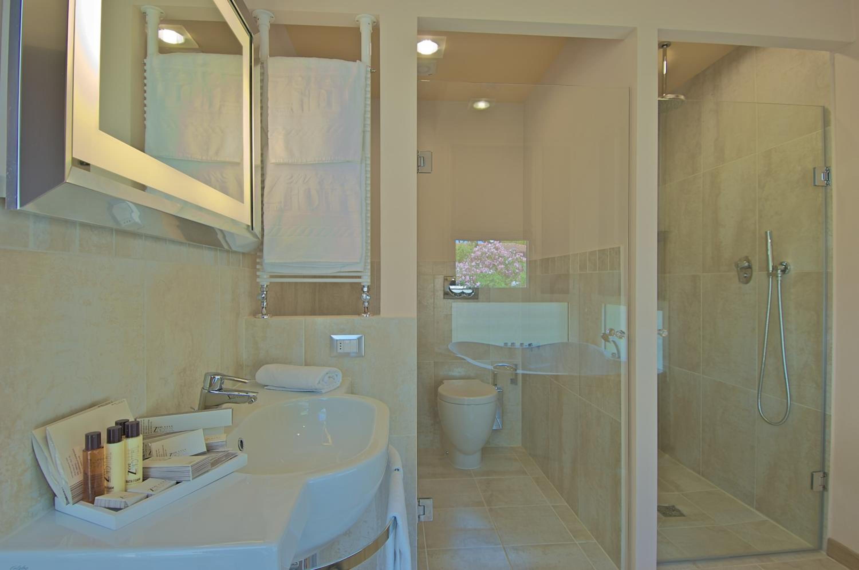 Suite - Photo 3