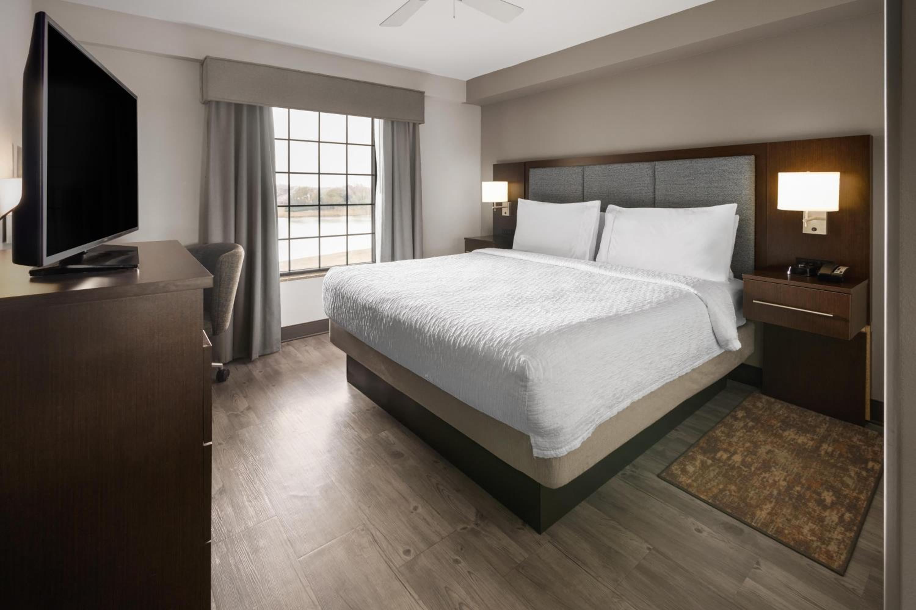 Two-Bedroom Suite - Non-Smoking - Photo 5