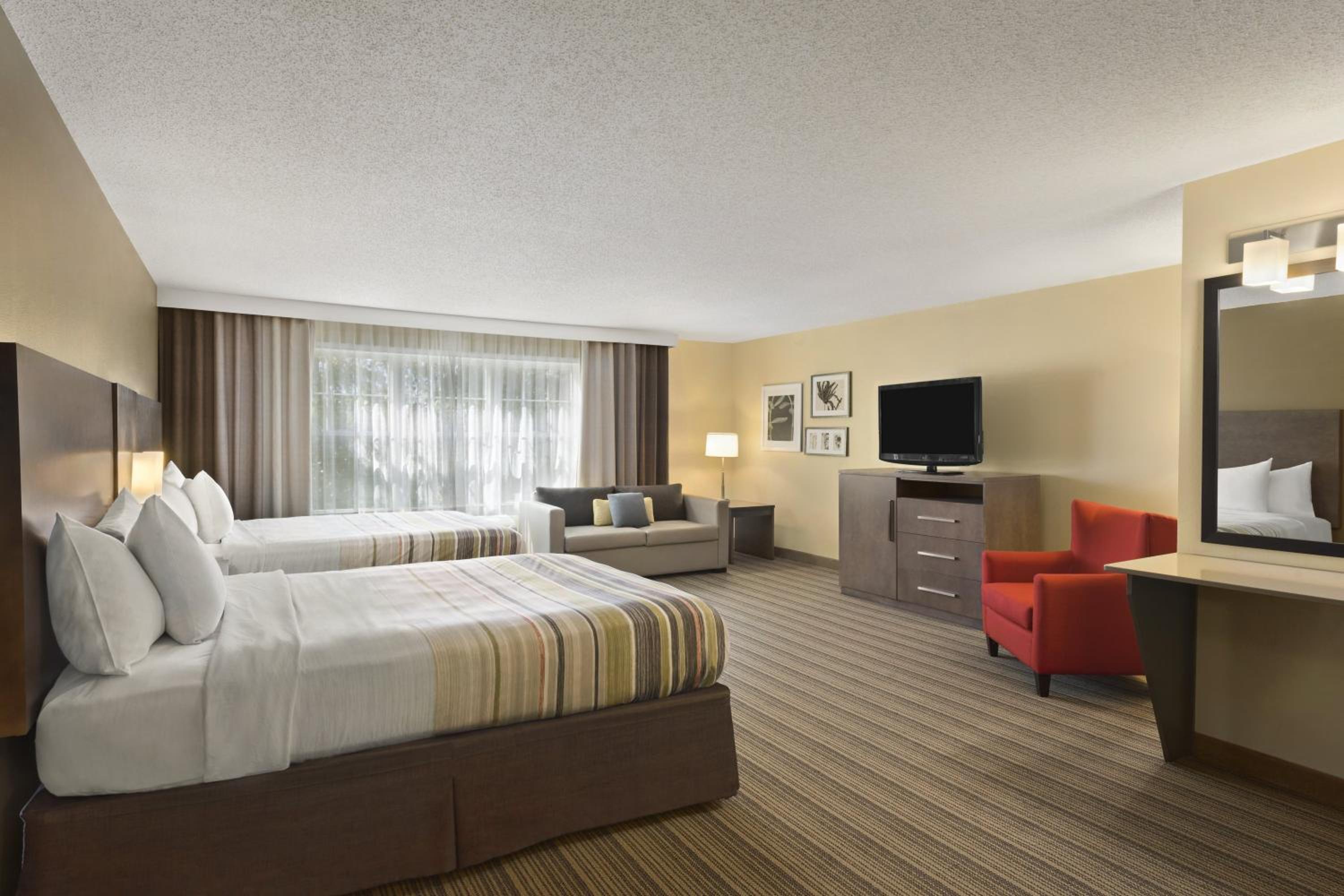 Studio Suite with Two Queen Beds - Non-Smoking photo 3