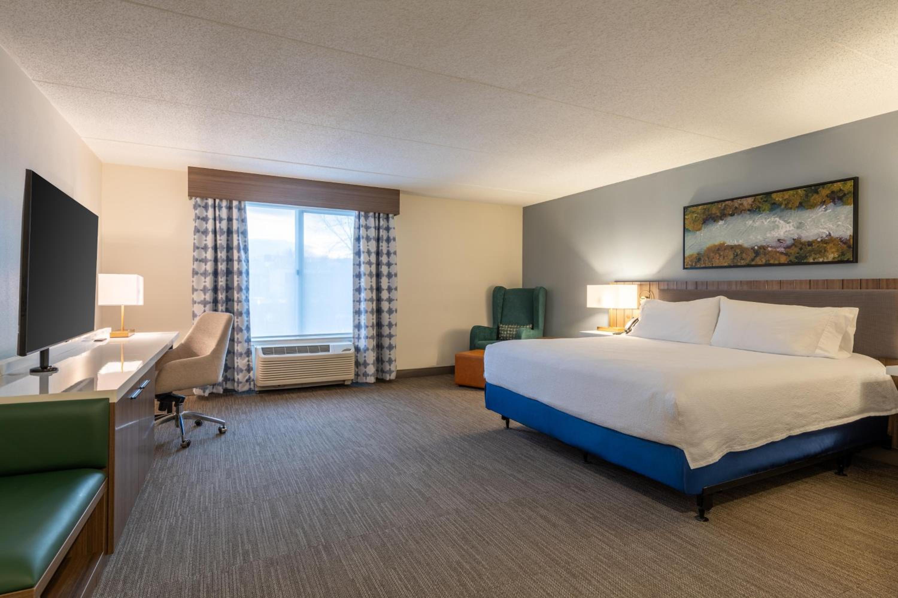 King Room with River View - Hearing Accessible photo 1