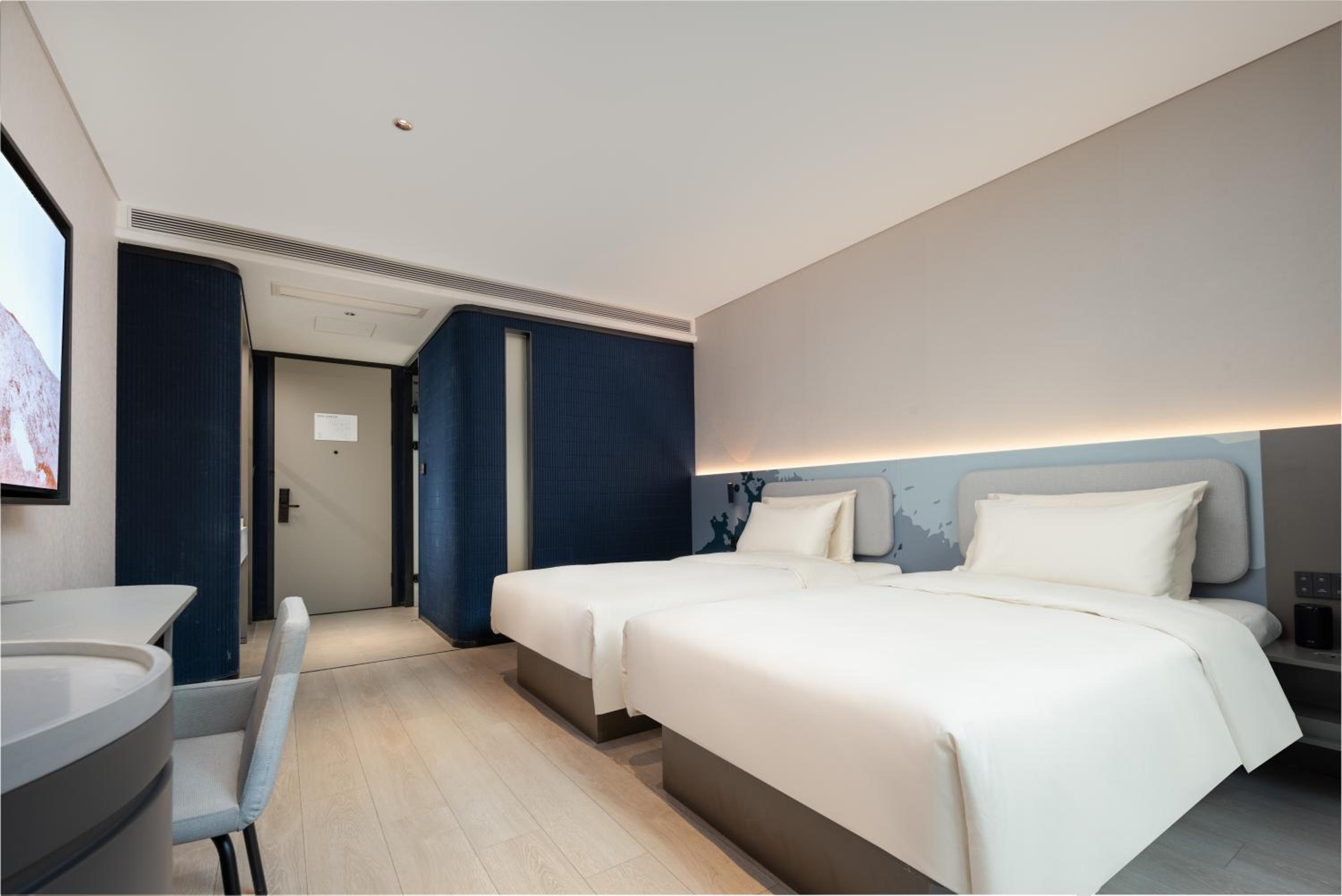 Super Twin Room