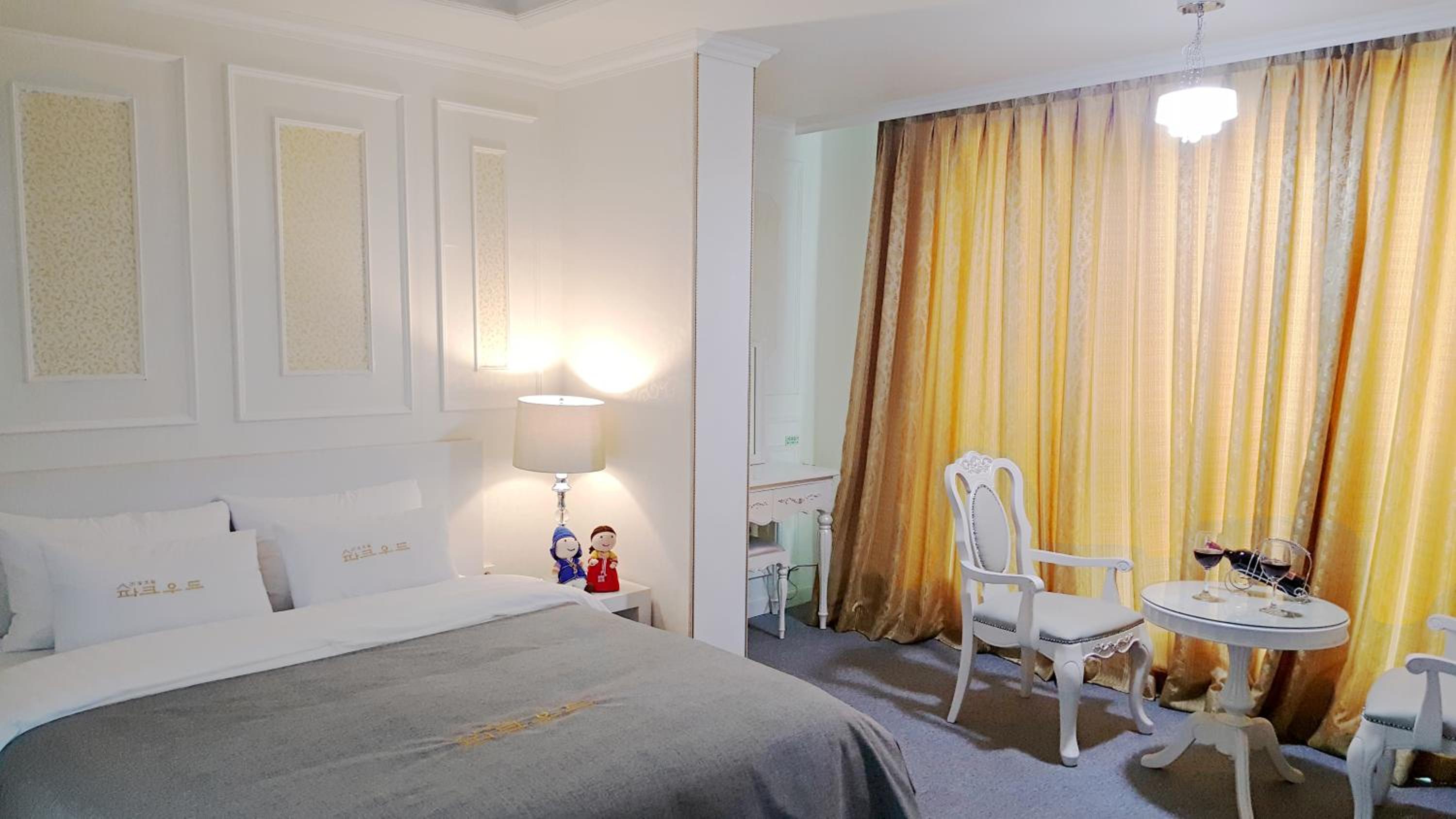 Royal Deluxe Double Room - Photo 2