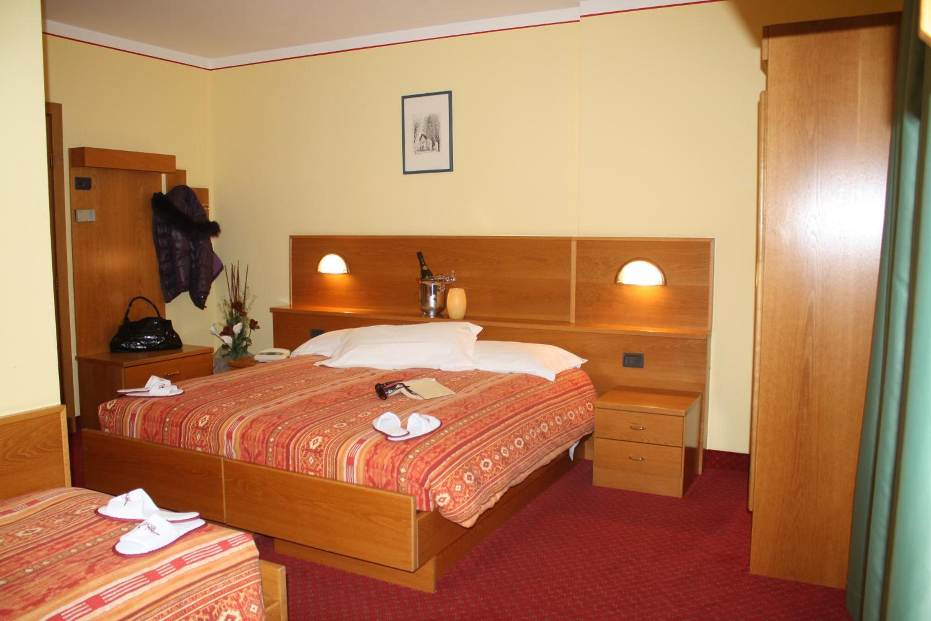 Double or Twin Room photo 3