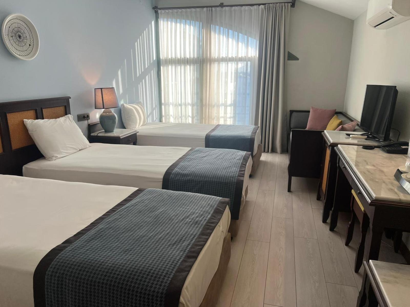 Triple Room thumbnail 5