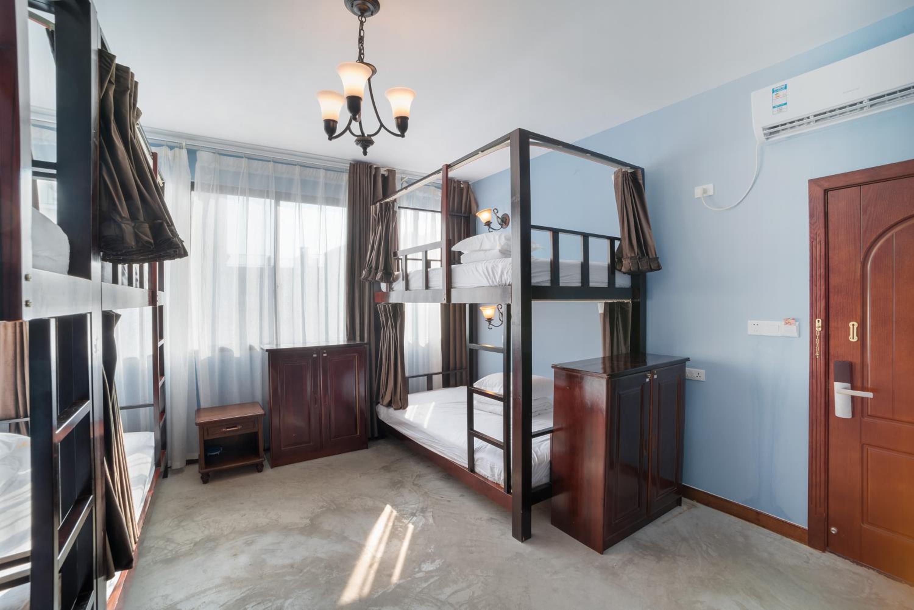 6-Bed Mixed Dormitory Room photo 3