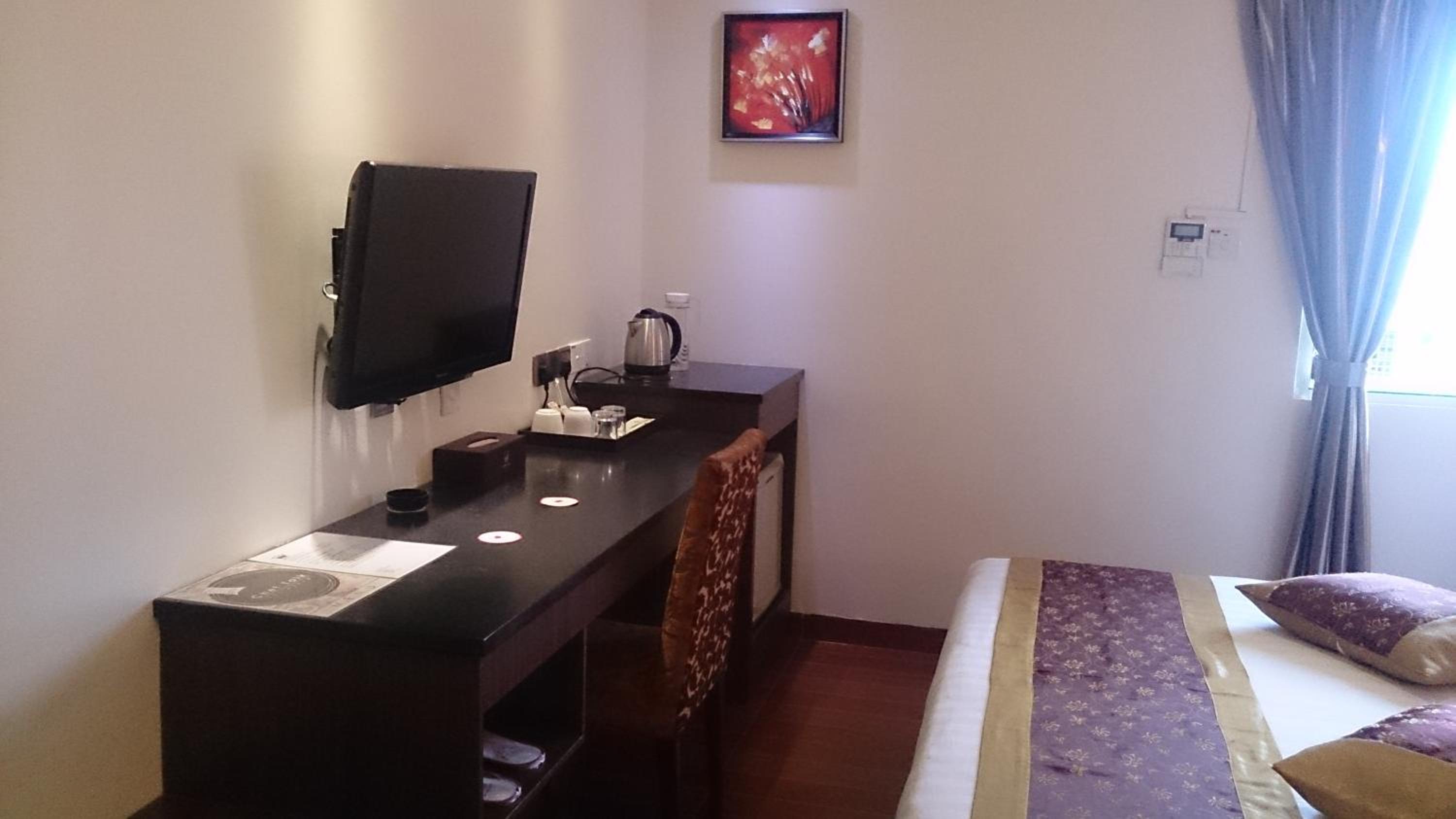 Deluxe King Room photo 2