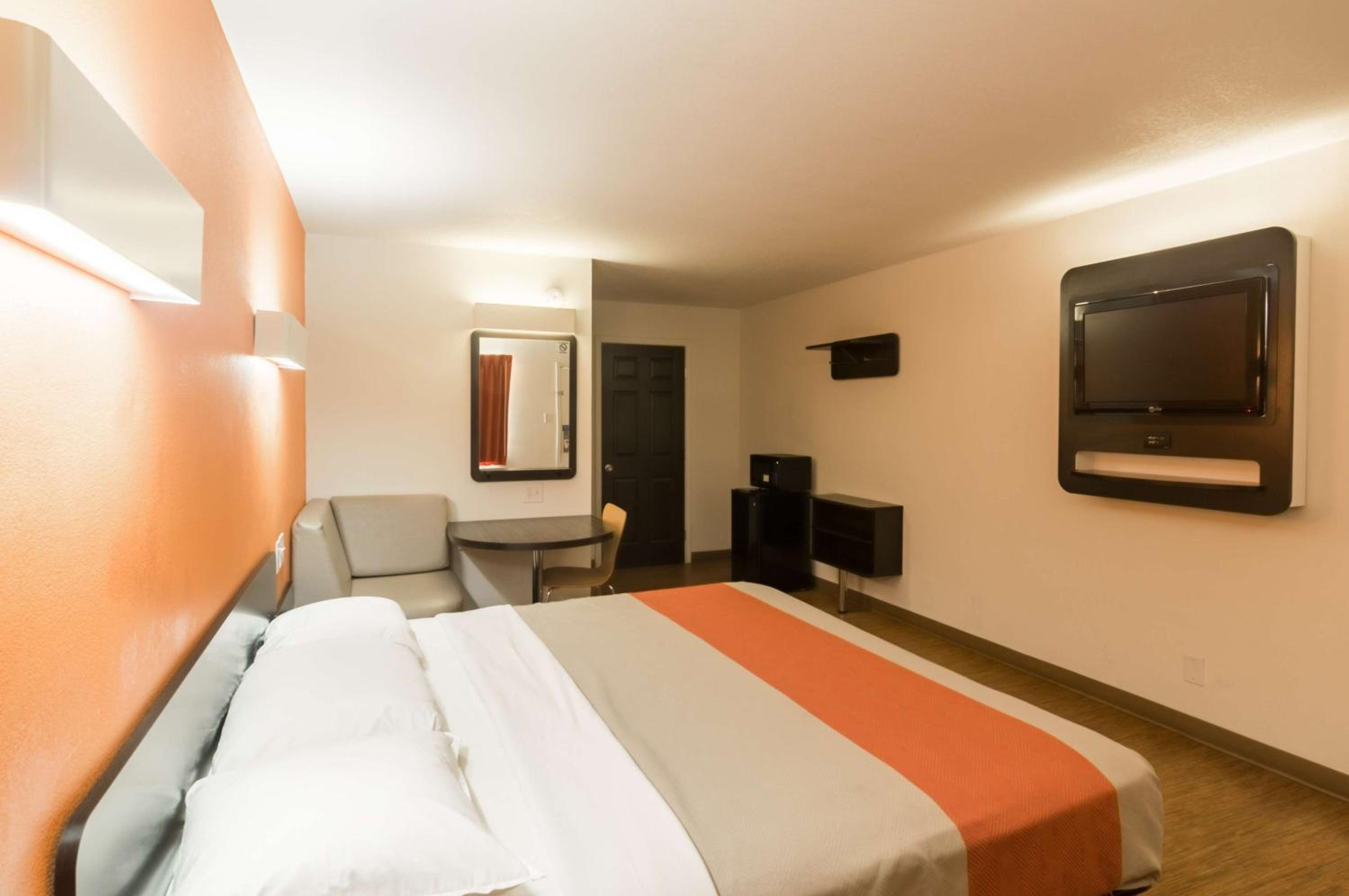 King Room - Disability Access - Non-Smoking photo 3