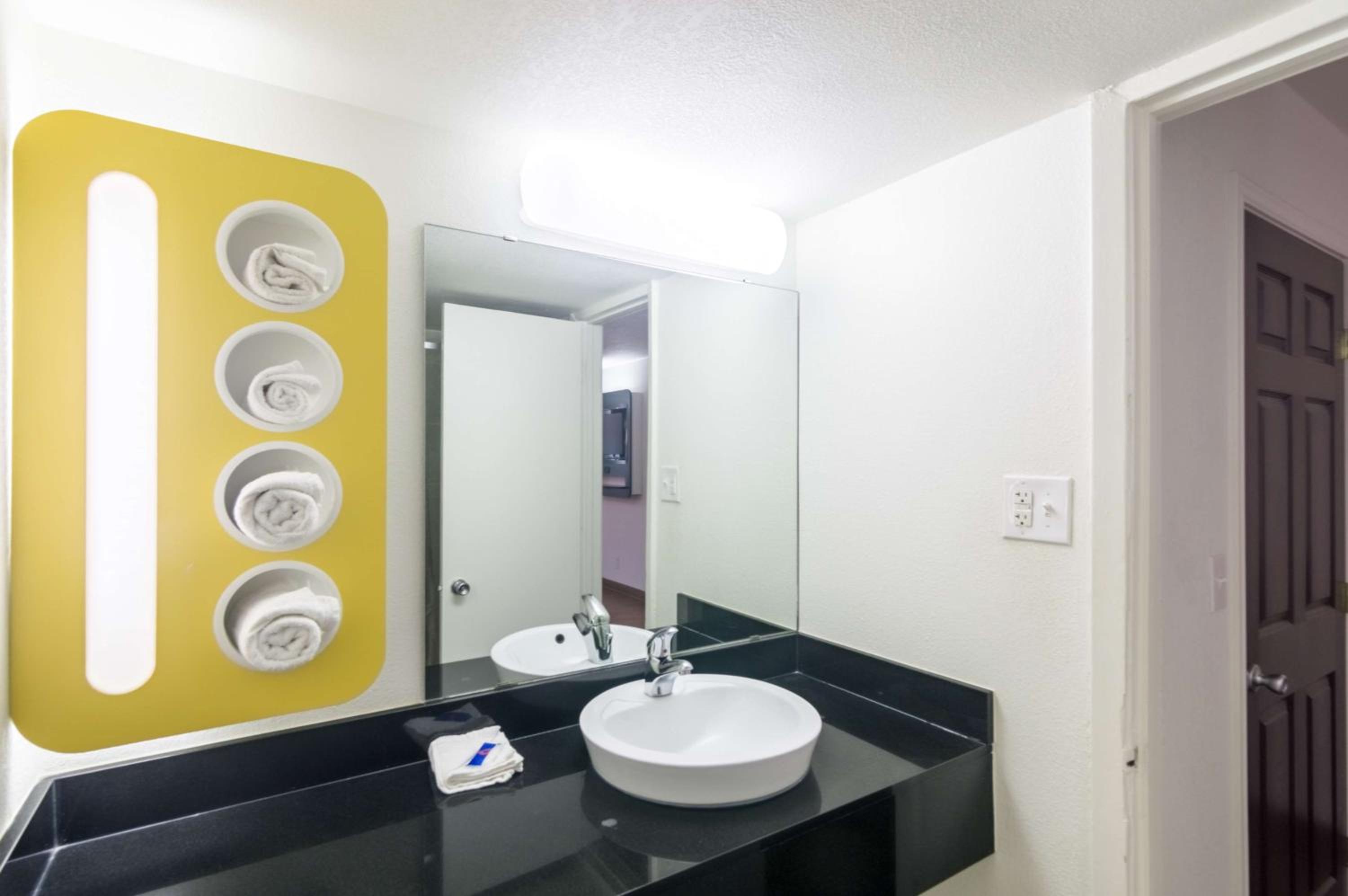 Quadruple Room - Non-Smoking photo 2