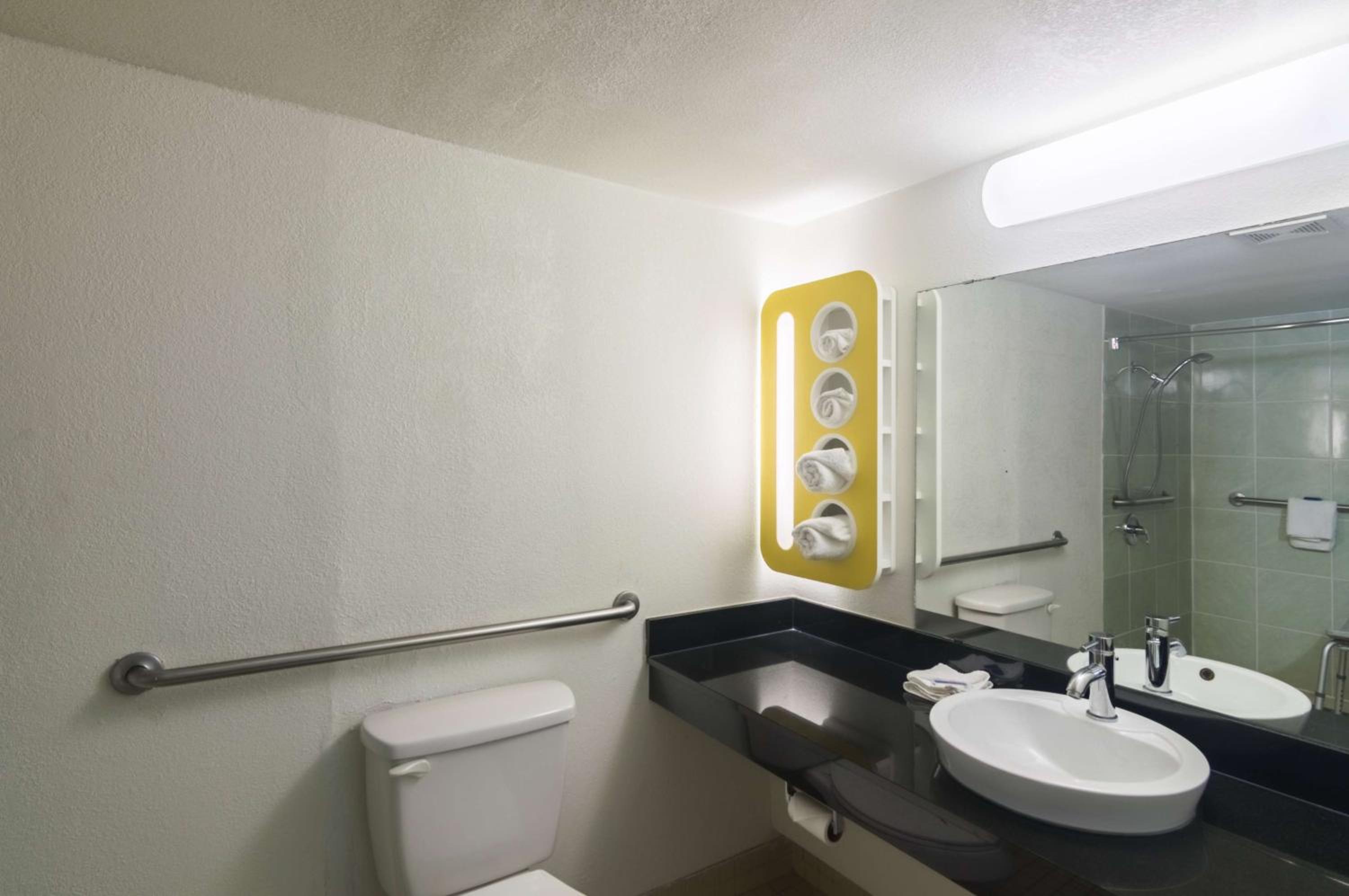 Queen Room with Two Queen Beds - Disability Access - Non-Smoking photo 3