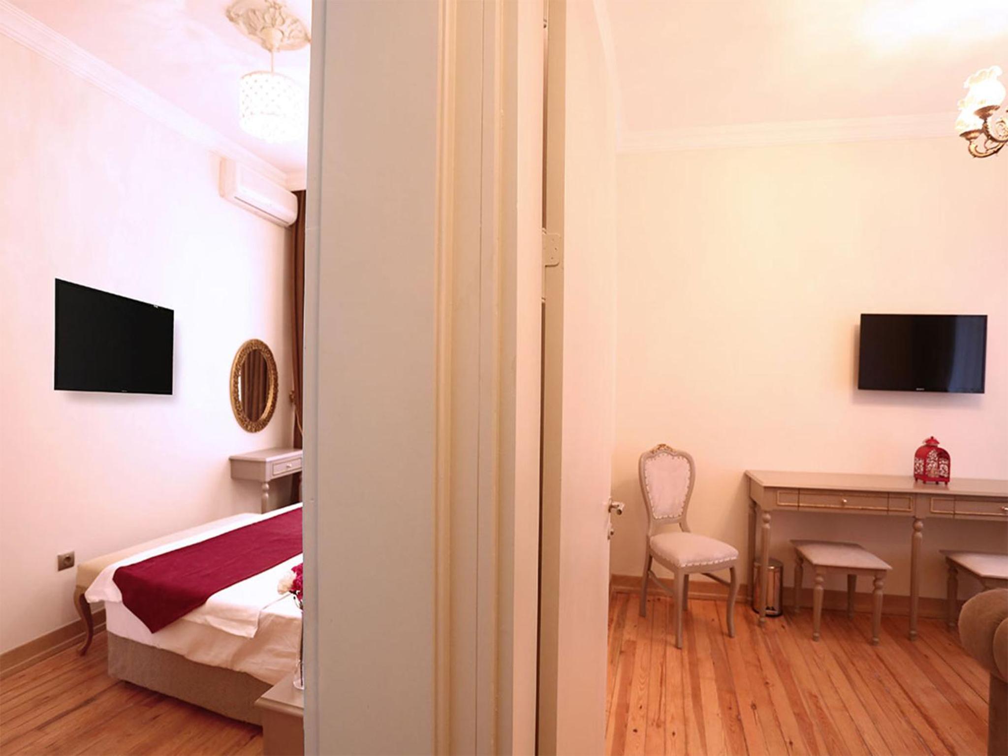 Deluxe Family Suite photo 3