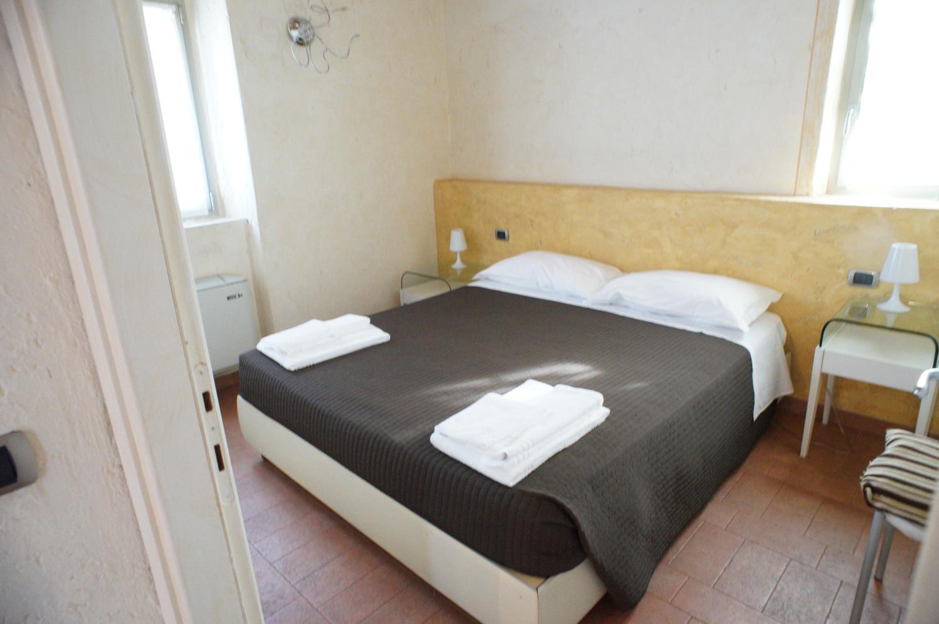 One-Bedroom Apartment - Photo 5
