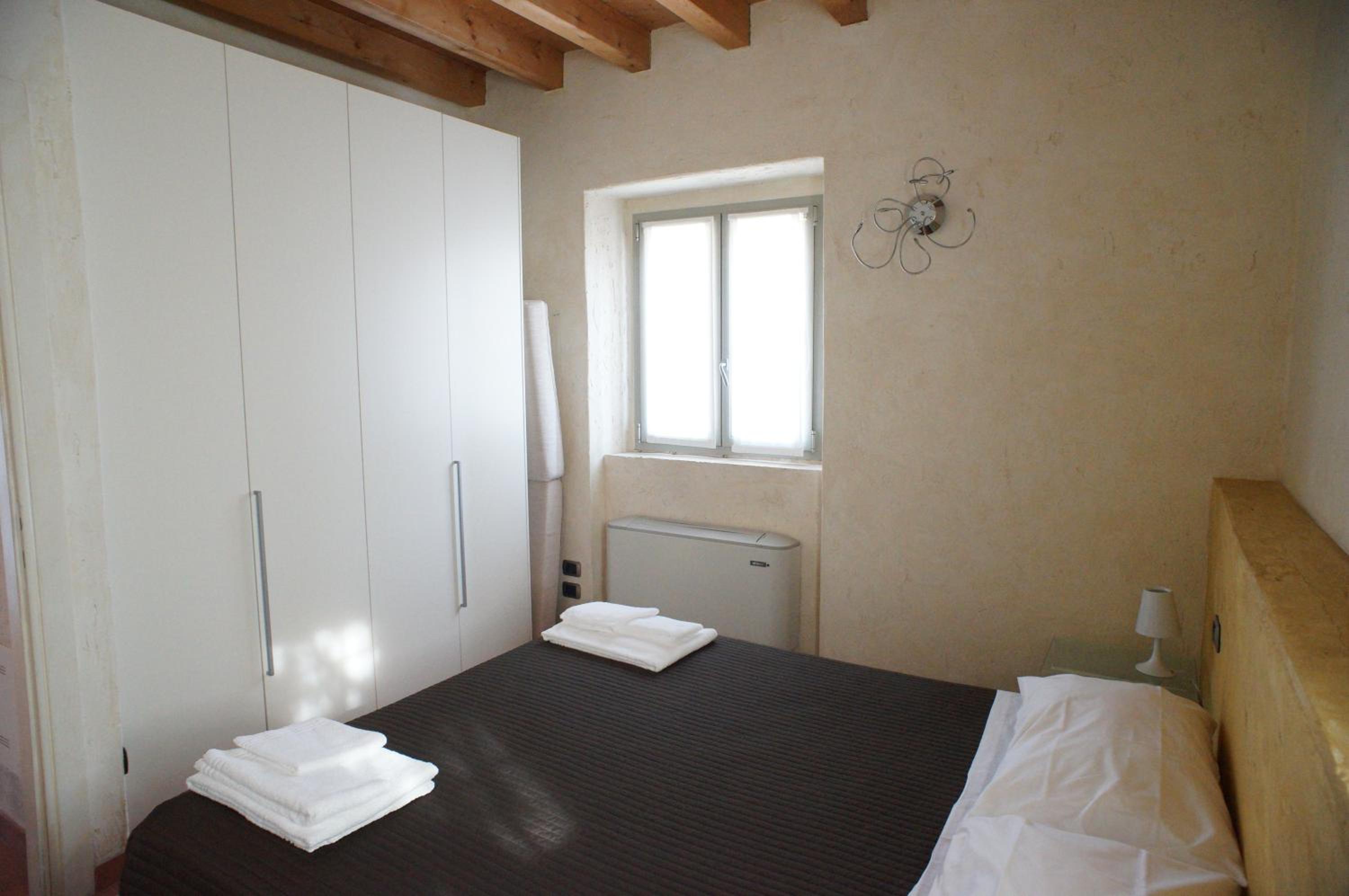 One-Bedroom Apartment - Photo 3