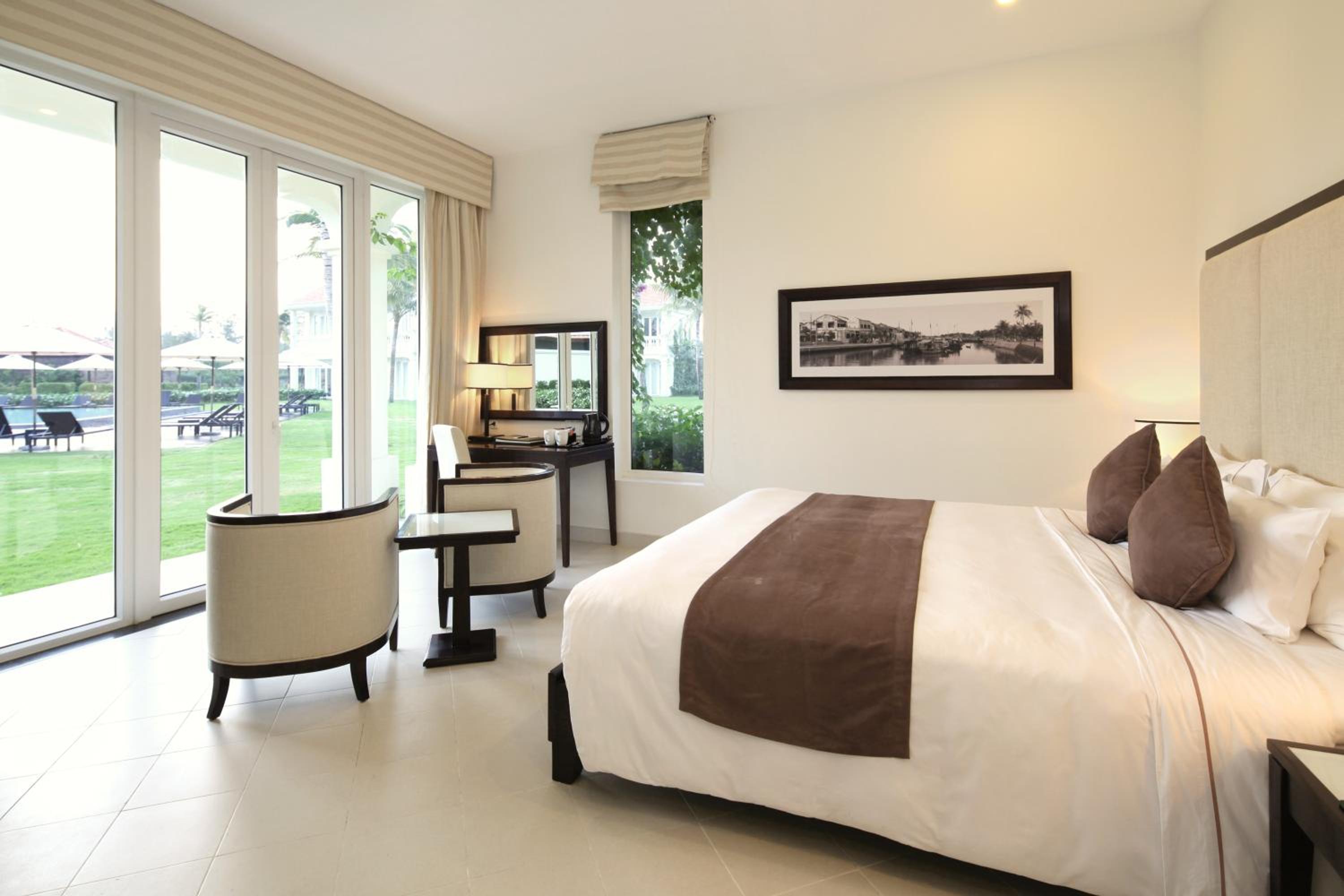 Premier Deluxe Room with Pool or Garden View