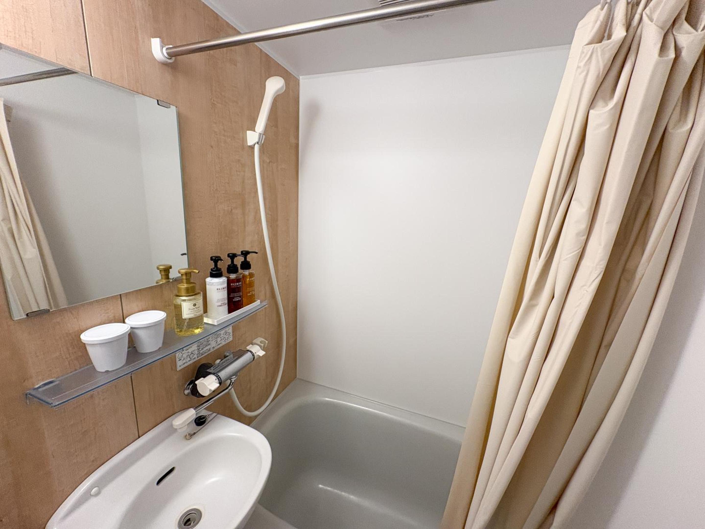Single Room with Bathroom photo 3