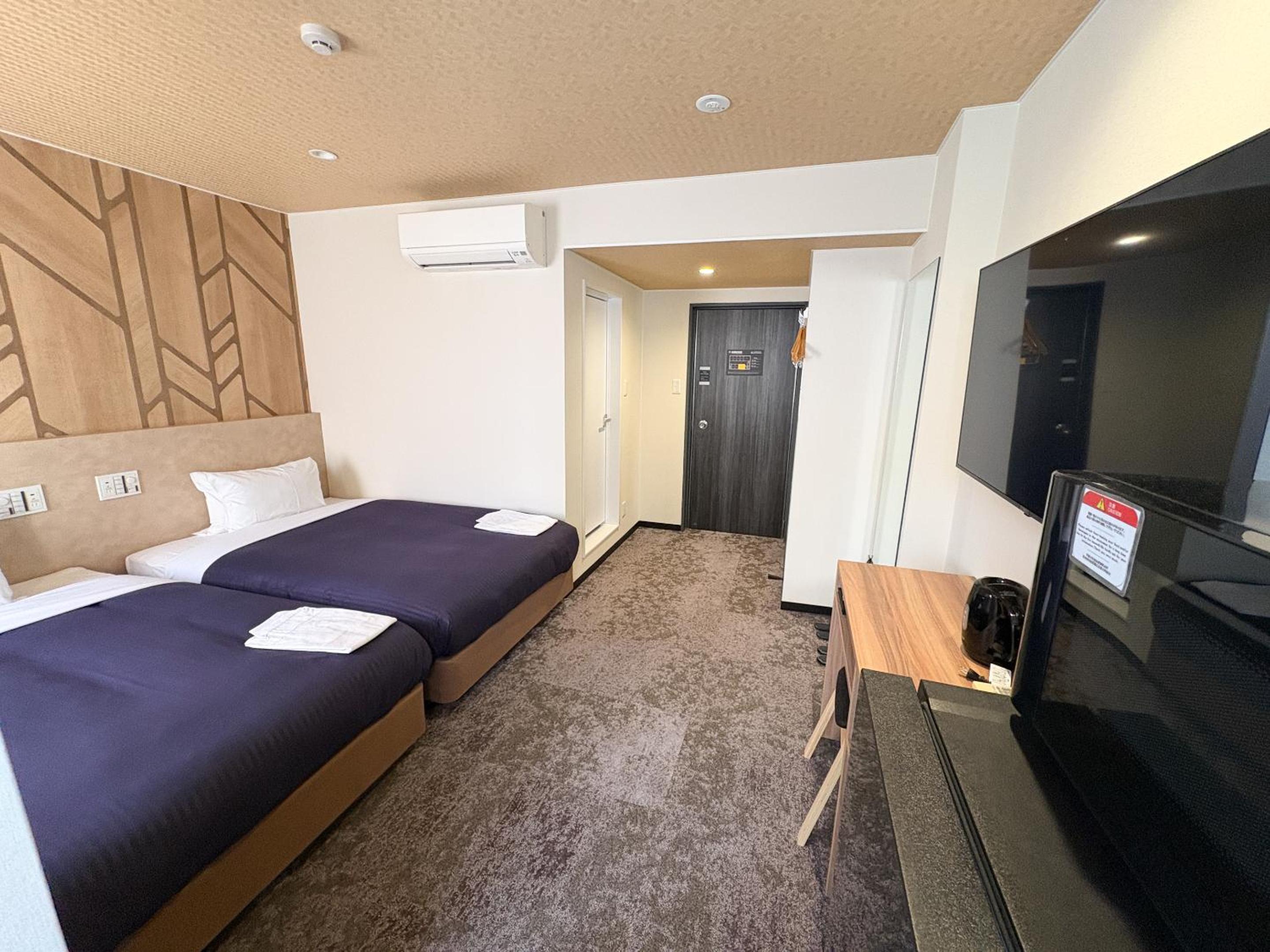 Standard Twin Room photo 2