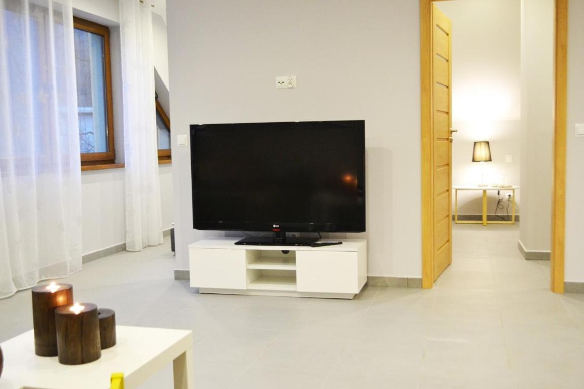Three-Bedroom Apartment photo 2