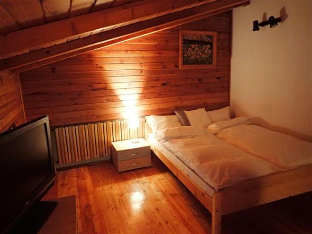 Five-Bedroom House photo 1