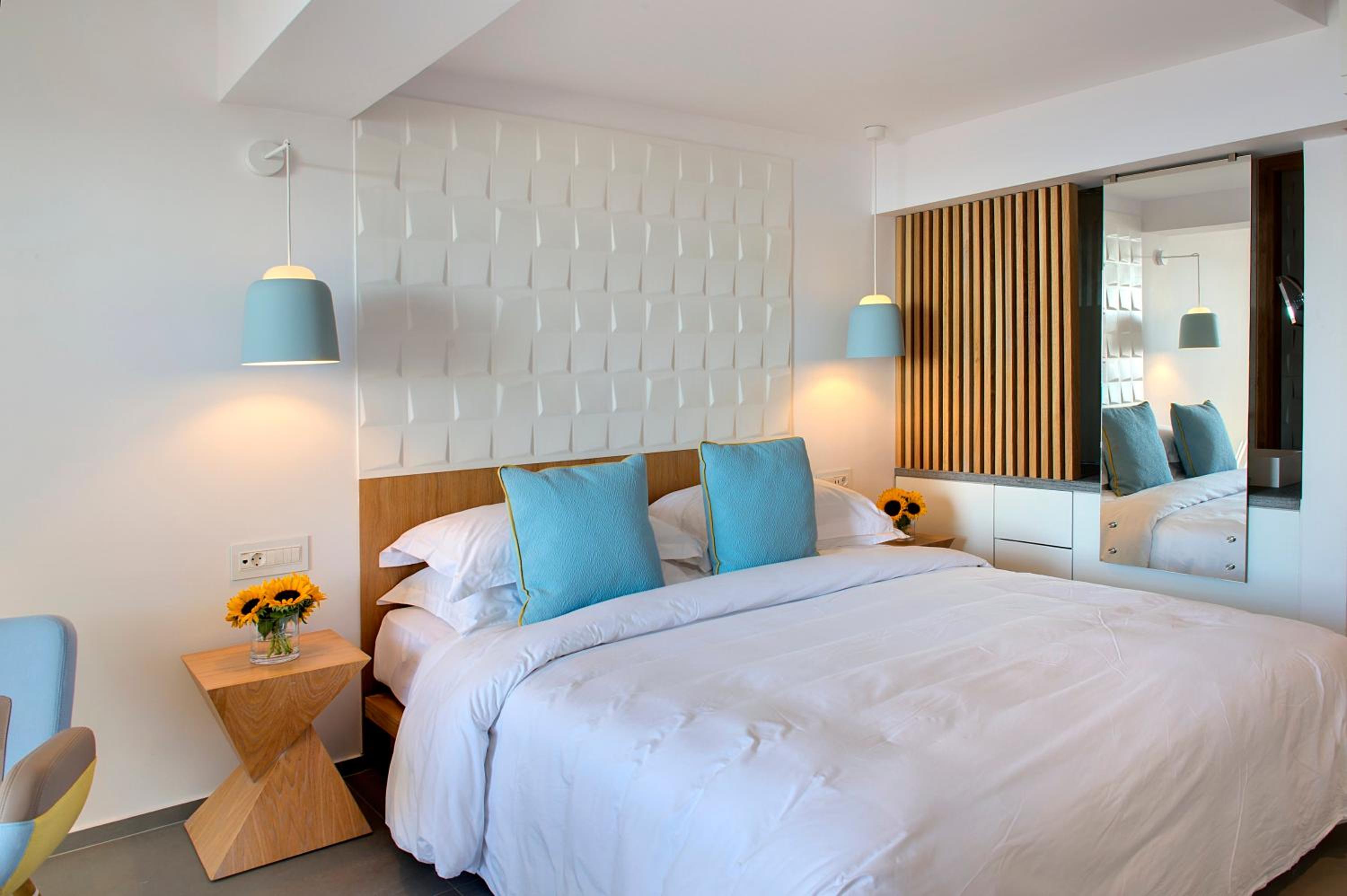 Onar Junior Suite with Side Sea View photo 2