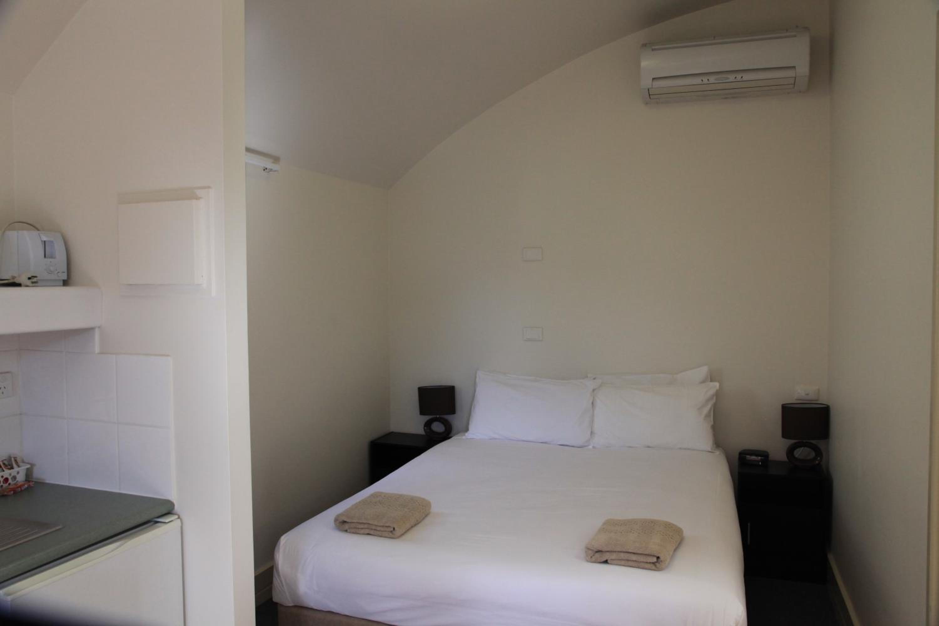 Budget Twin Cabin photo 1