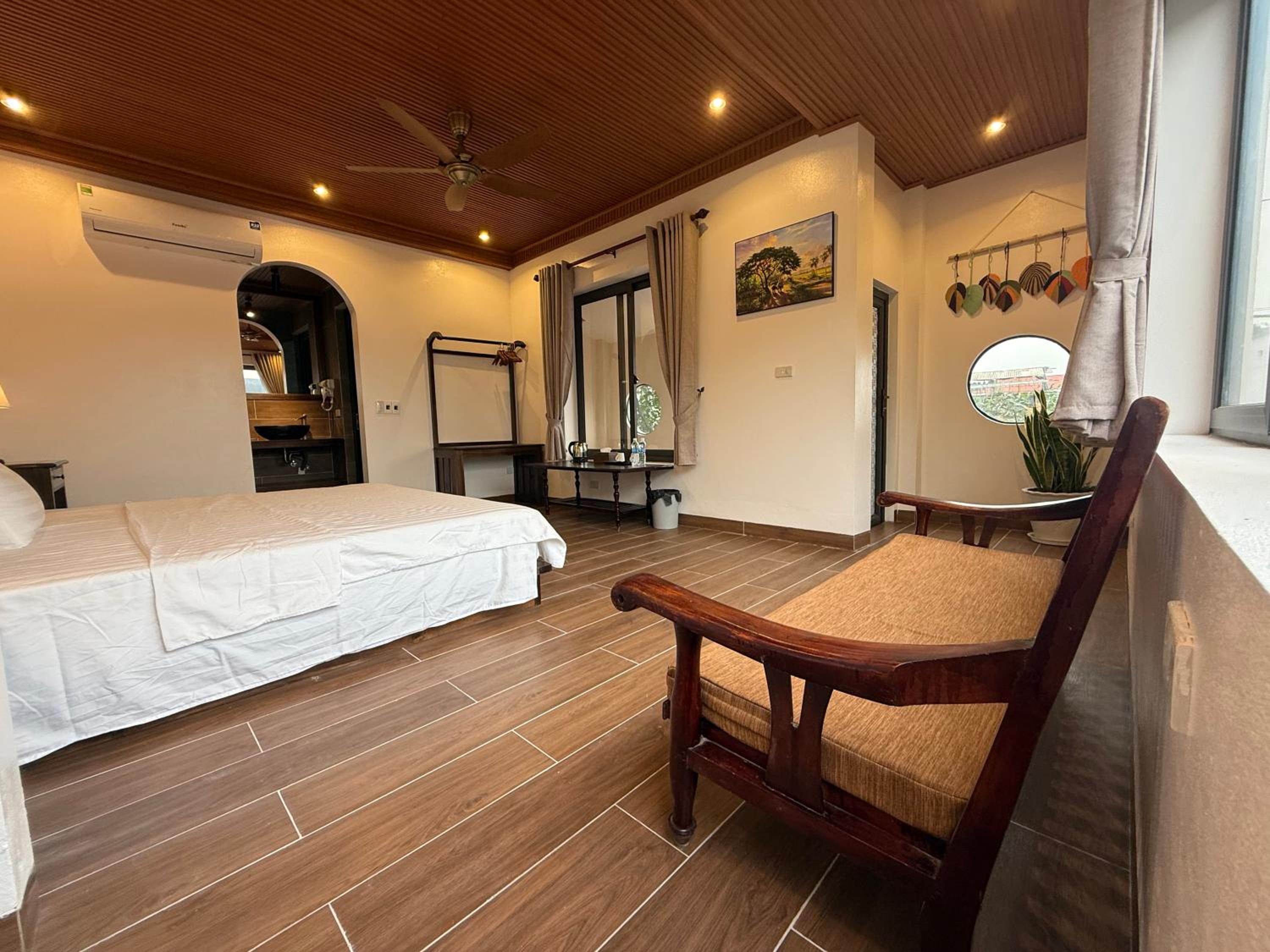 King Room with Balcony photo 2