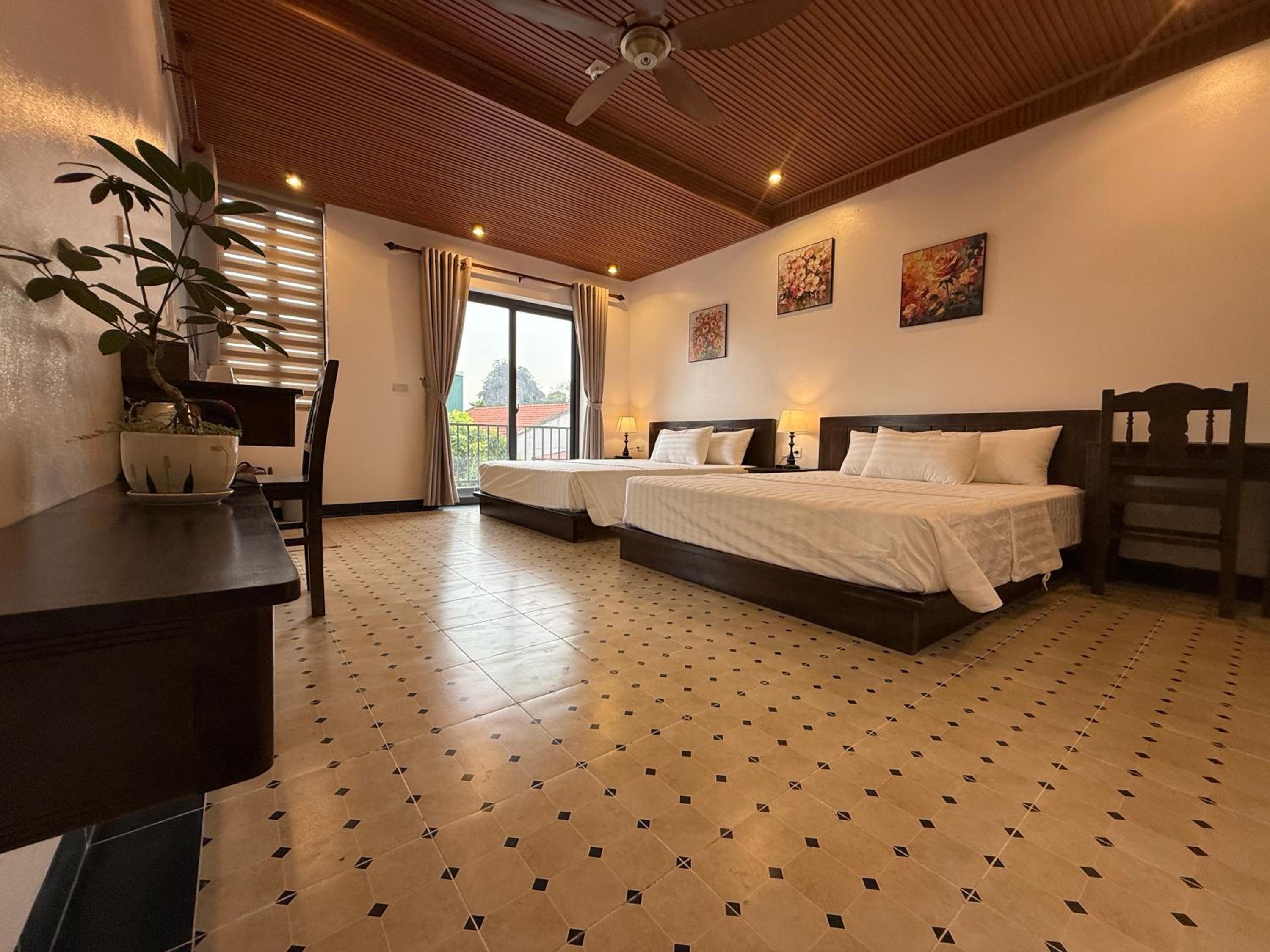 Quadruple Room with Balcony photo 3