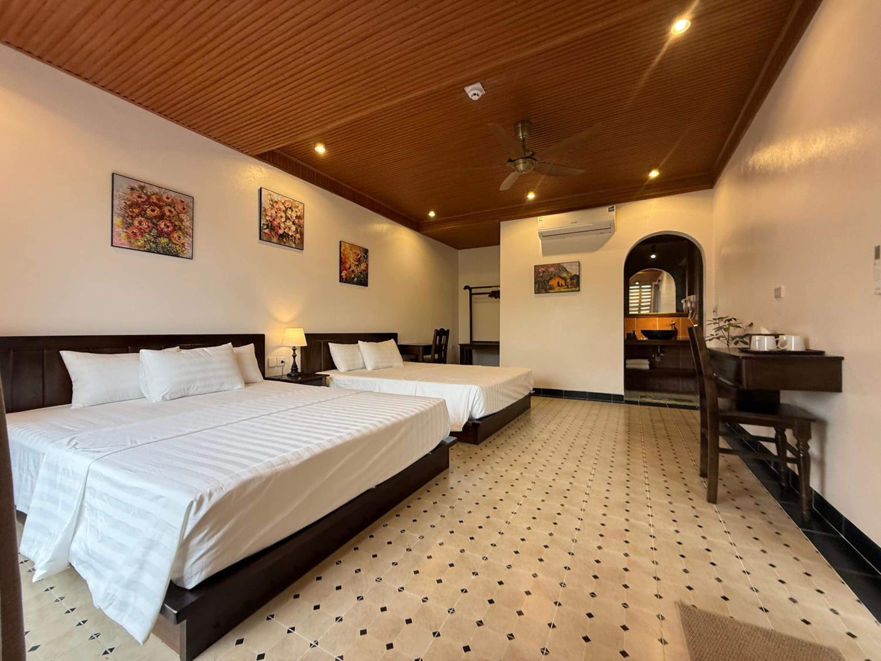 Quadruple Room with Balcony photo 2