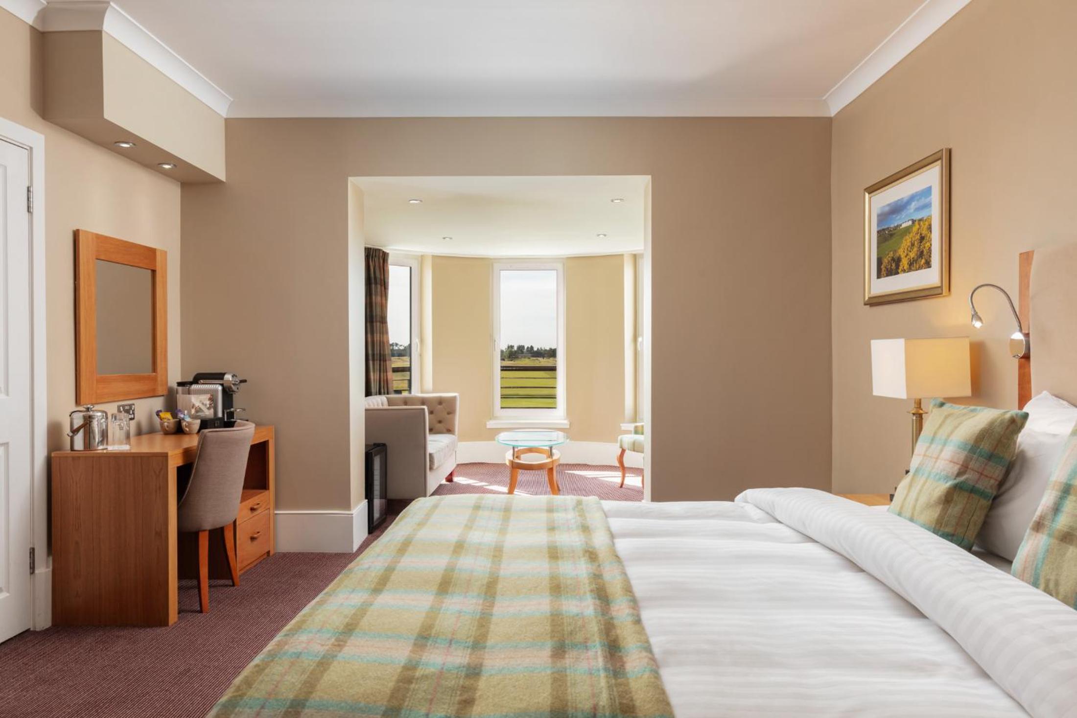 Superior Suite - Photo 6