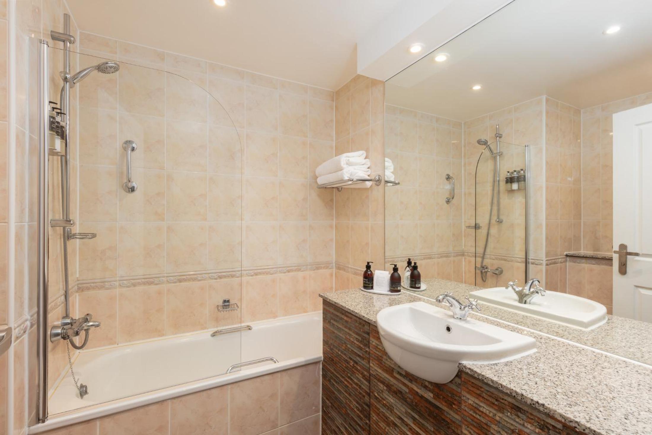 Superior Double or Twin Room with Sea View - Photo 3