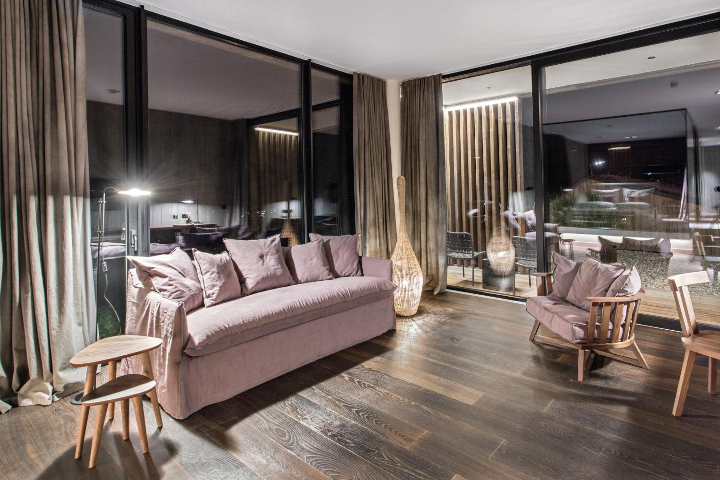 Deluxe Suite with public Terrace photo 2