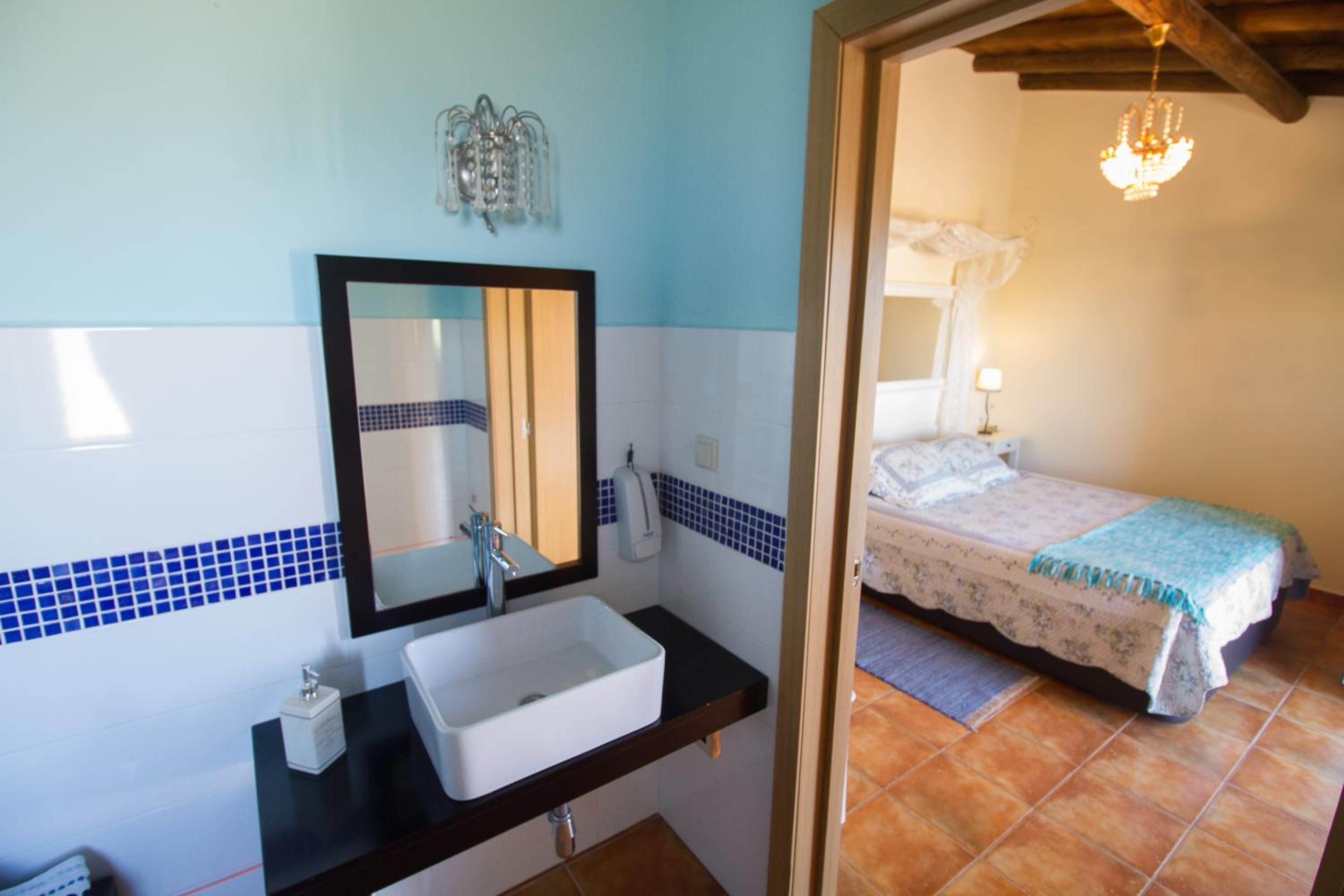Double Room - Disability Access photo 3