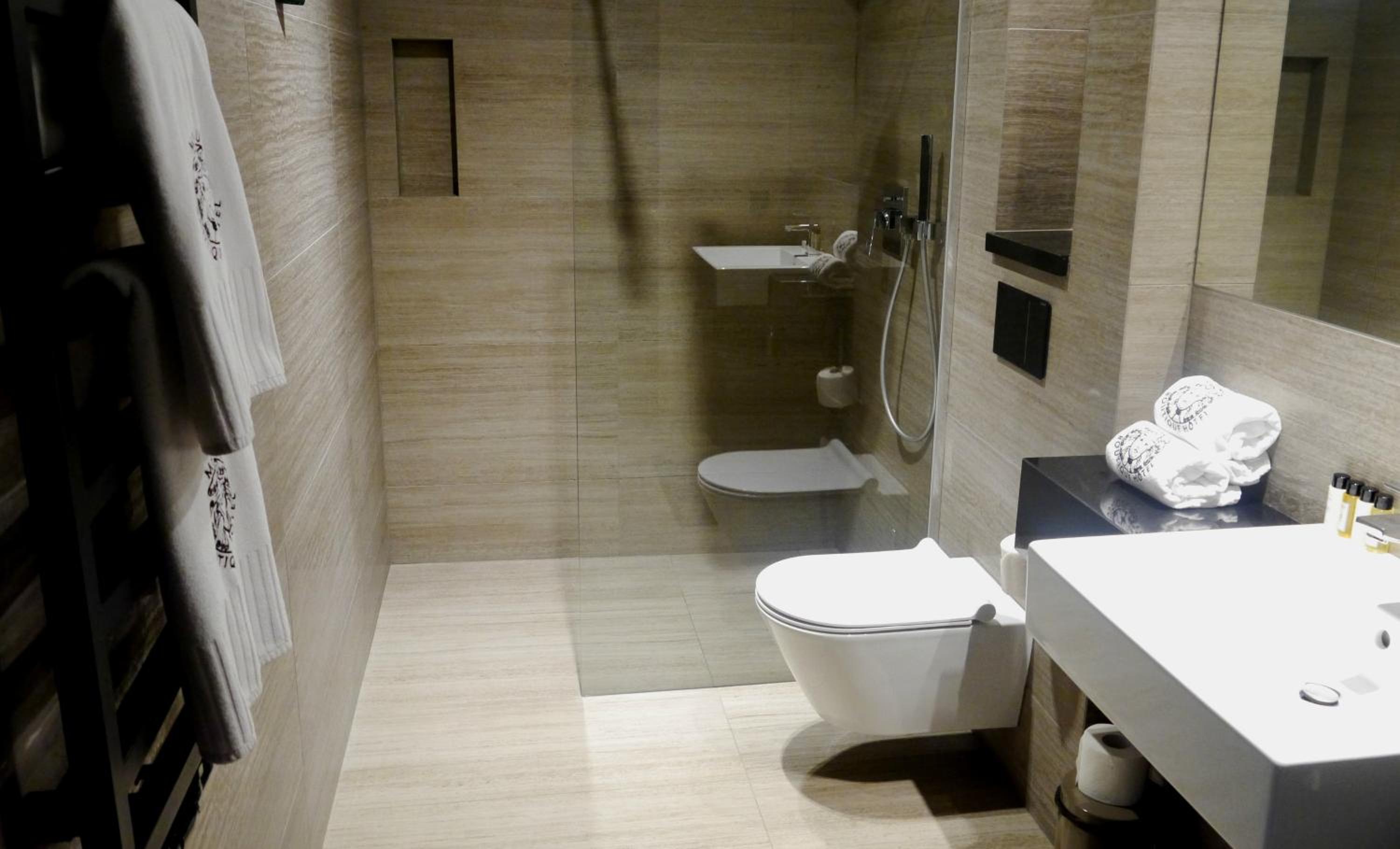 Deluxe Double Room - Photo 8
