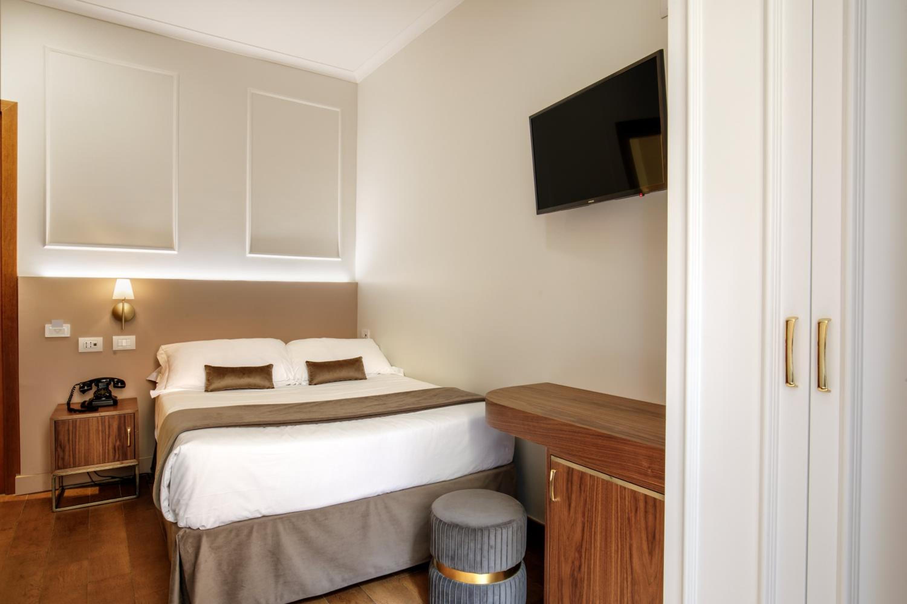 Economy Double Room photo 2