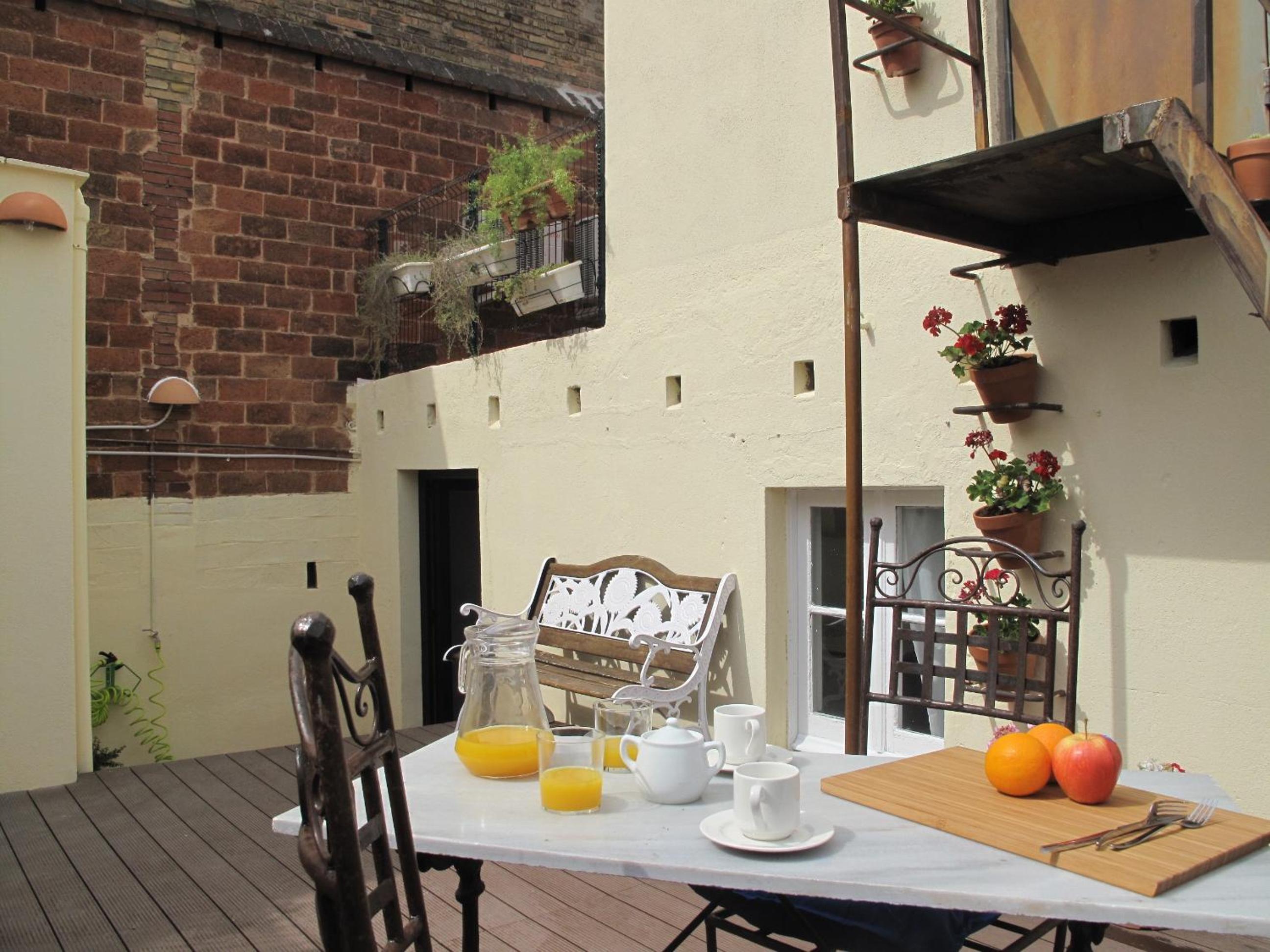 Apartment with Terrace photo 2