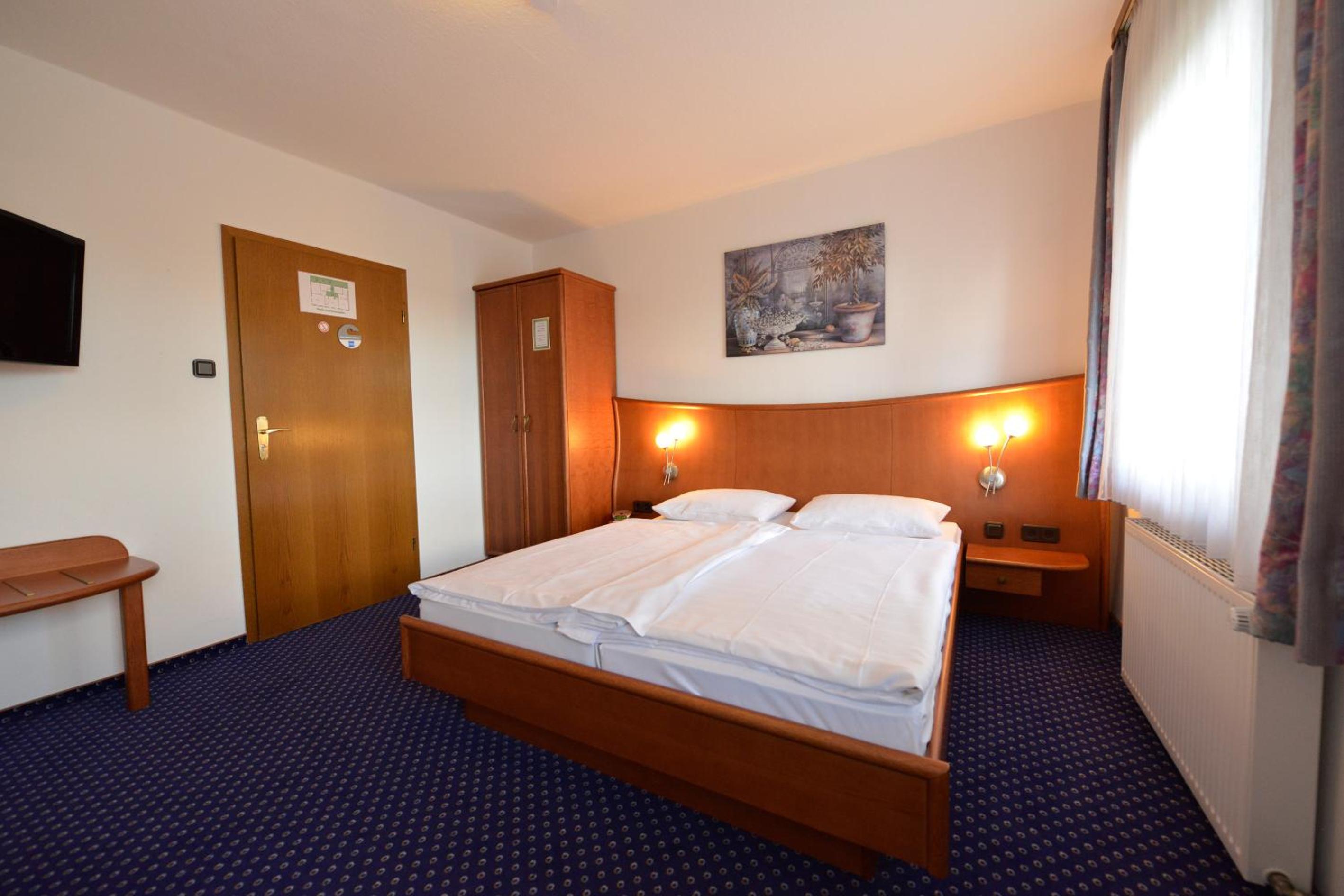 Double Room - Photo 1