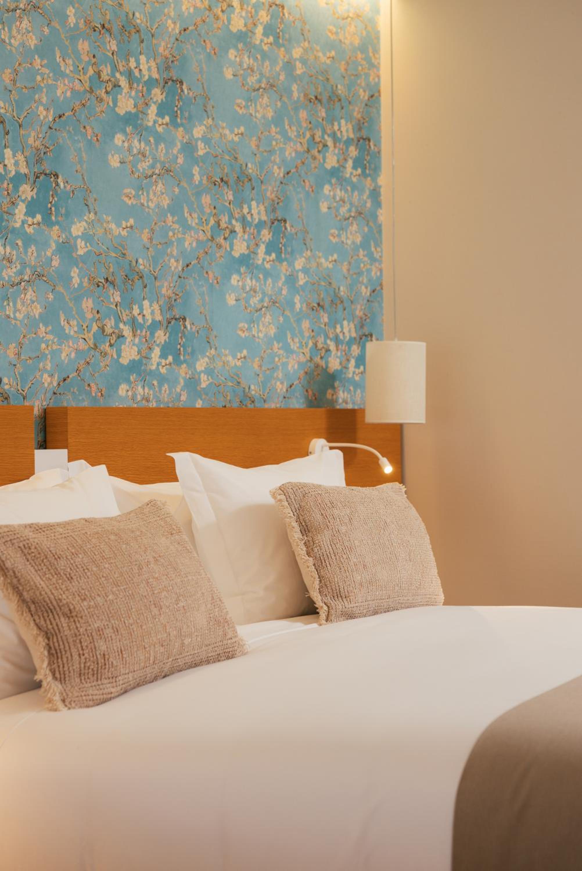 Double Room with Panoramic Pool View - Photo 1
