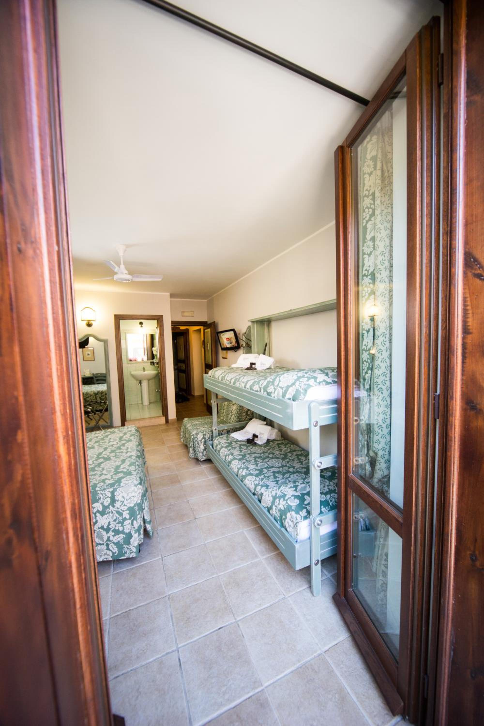 Comfort Triple Room - Photo 12