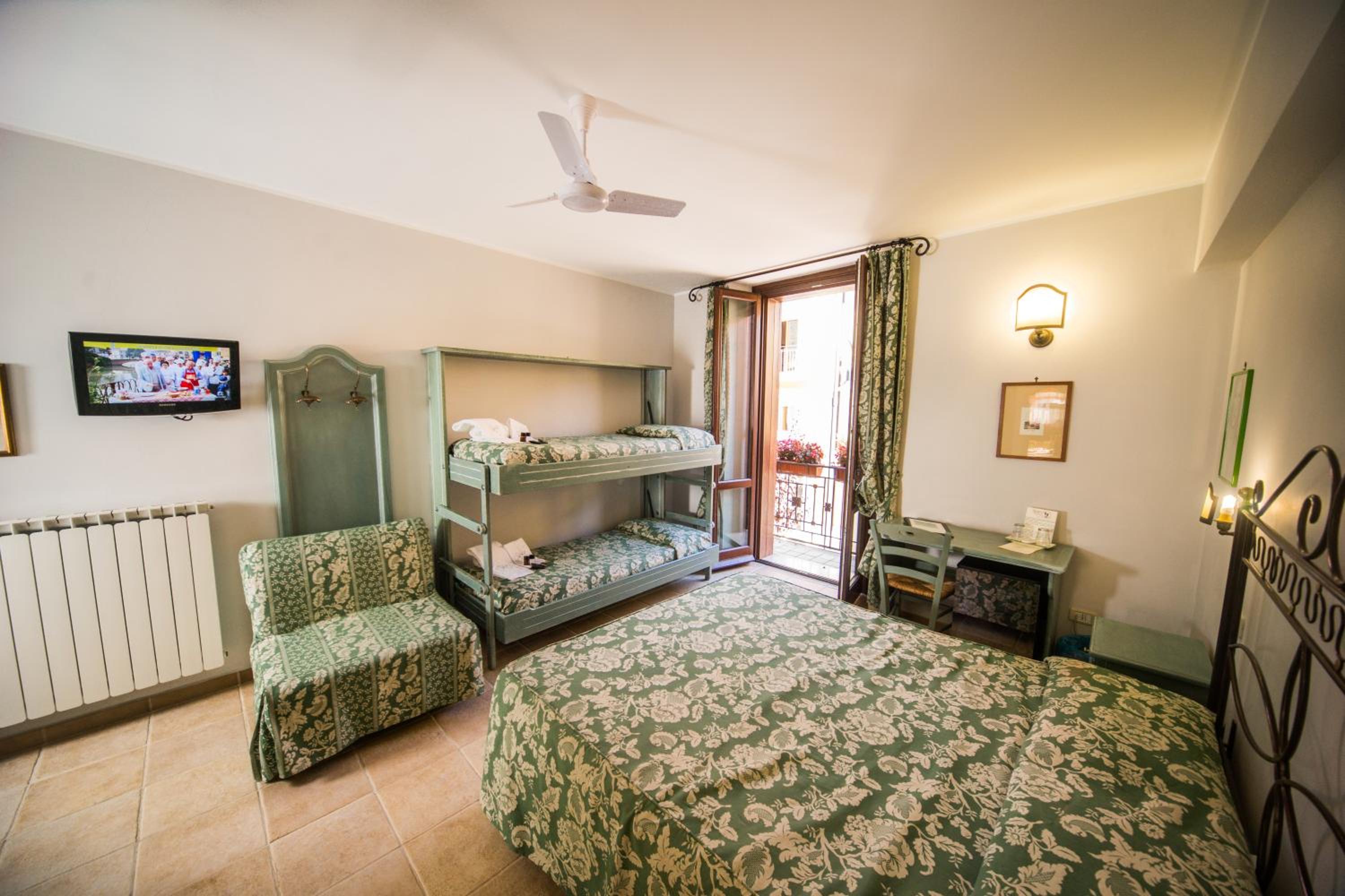 Comfort Triple Room - Photo 13