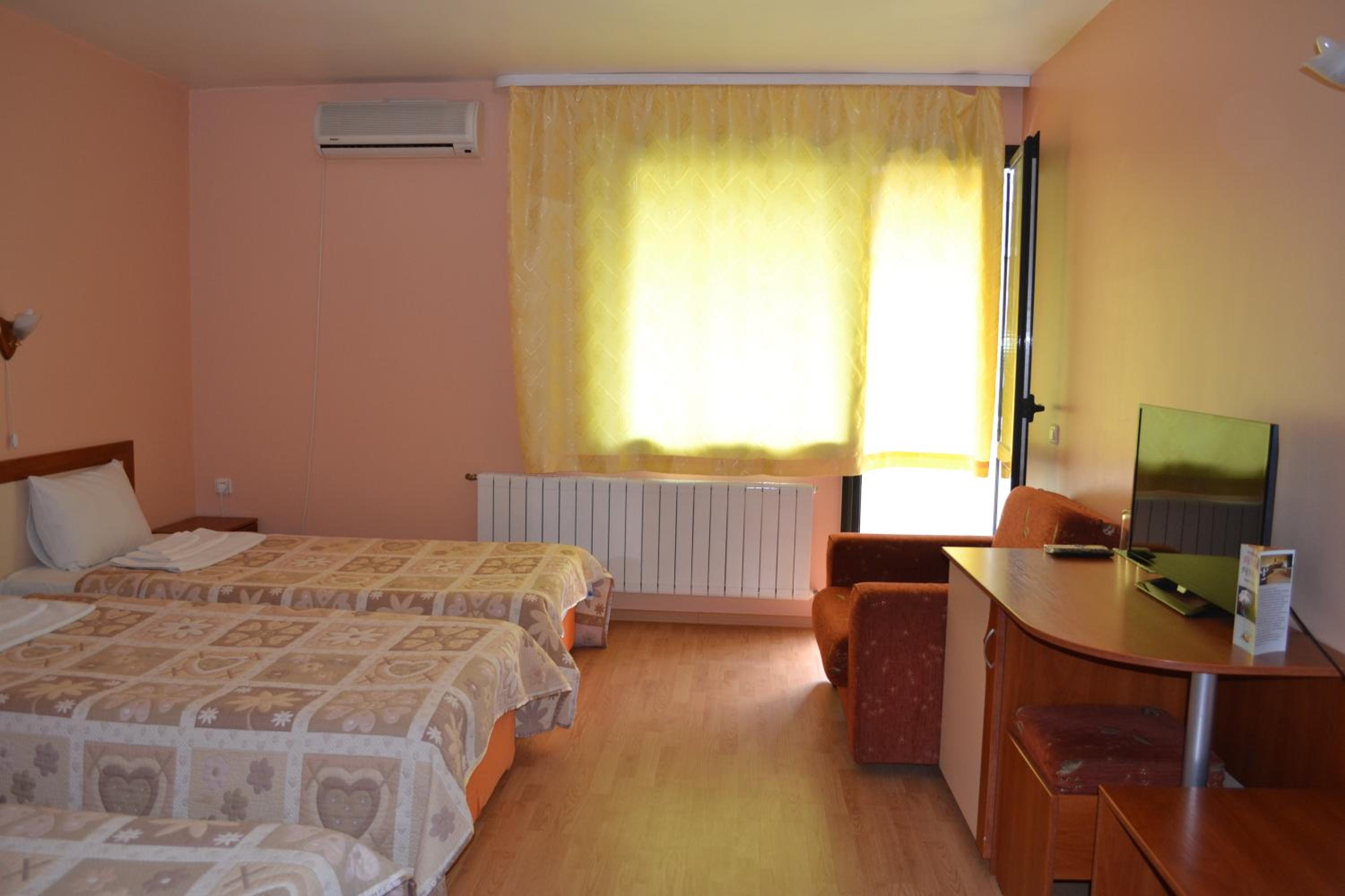 Classic Triple Room - Photo 4