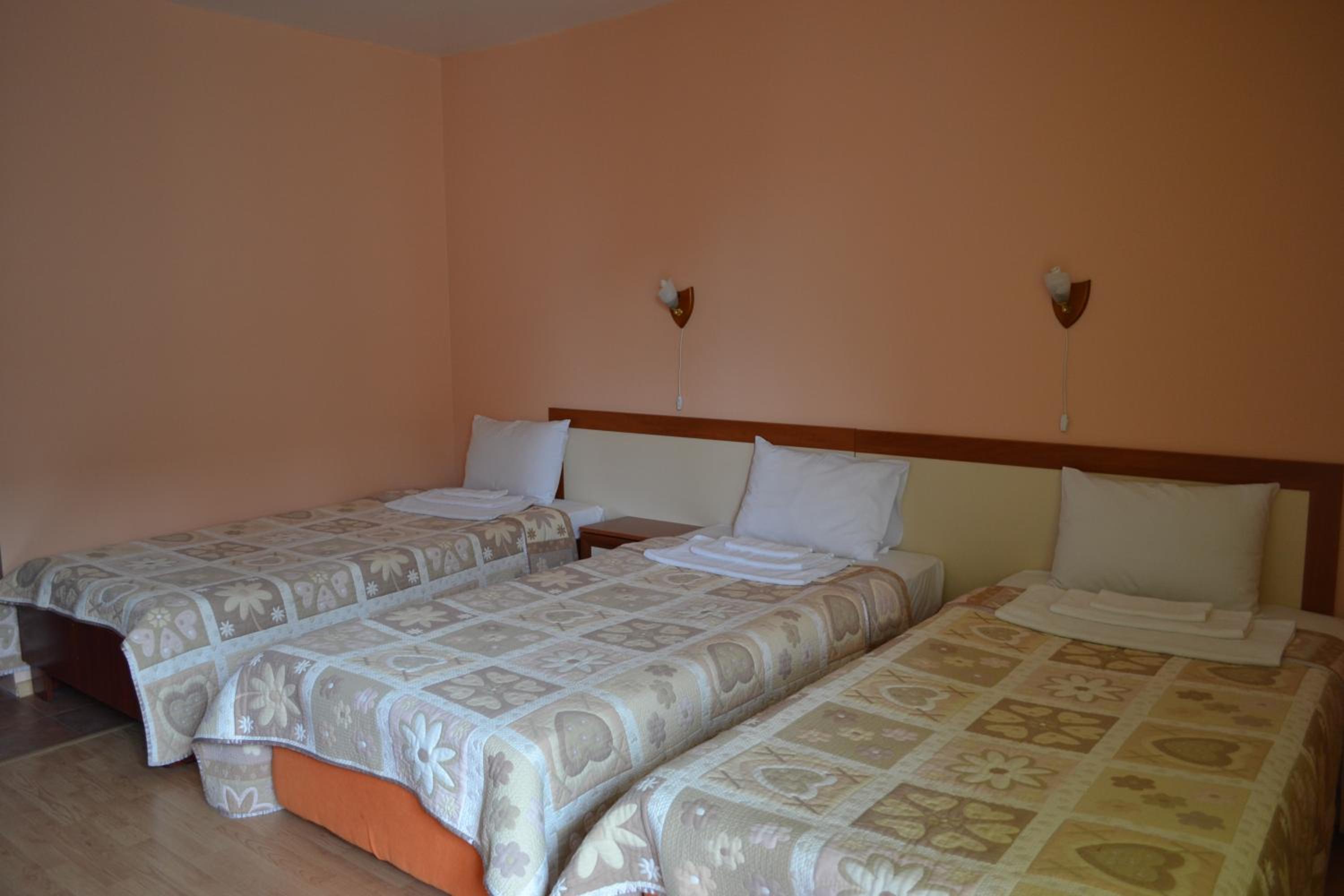 Classic Triple Room - Photo 3
