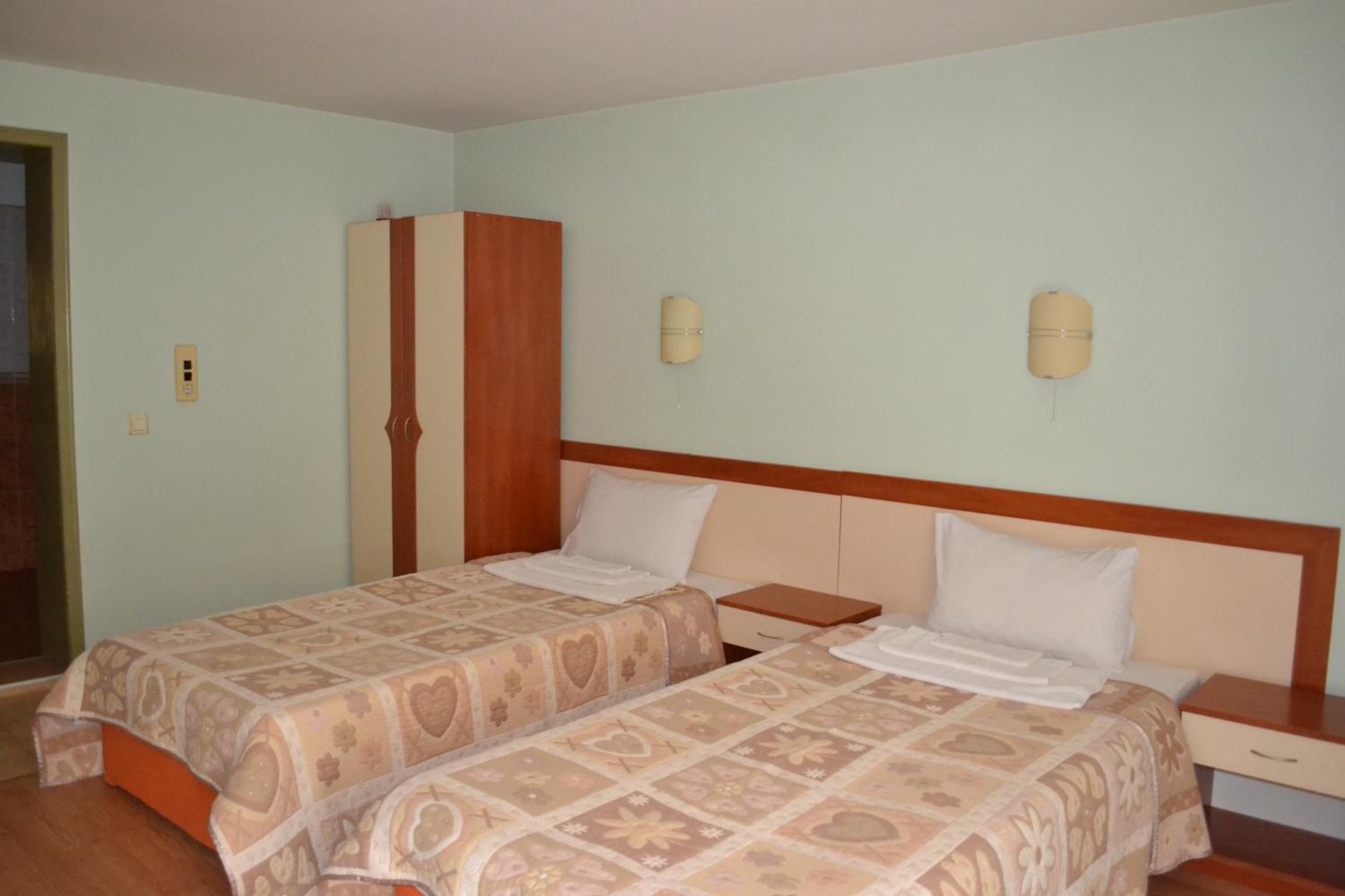 Classic Triple Room - Photo 2